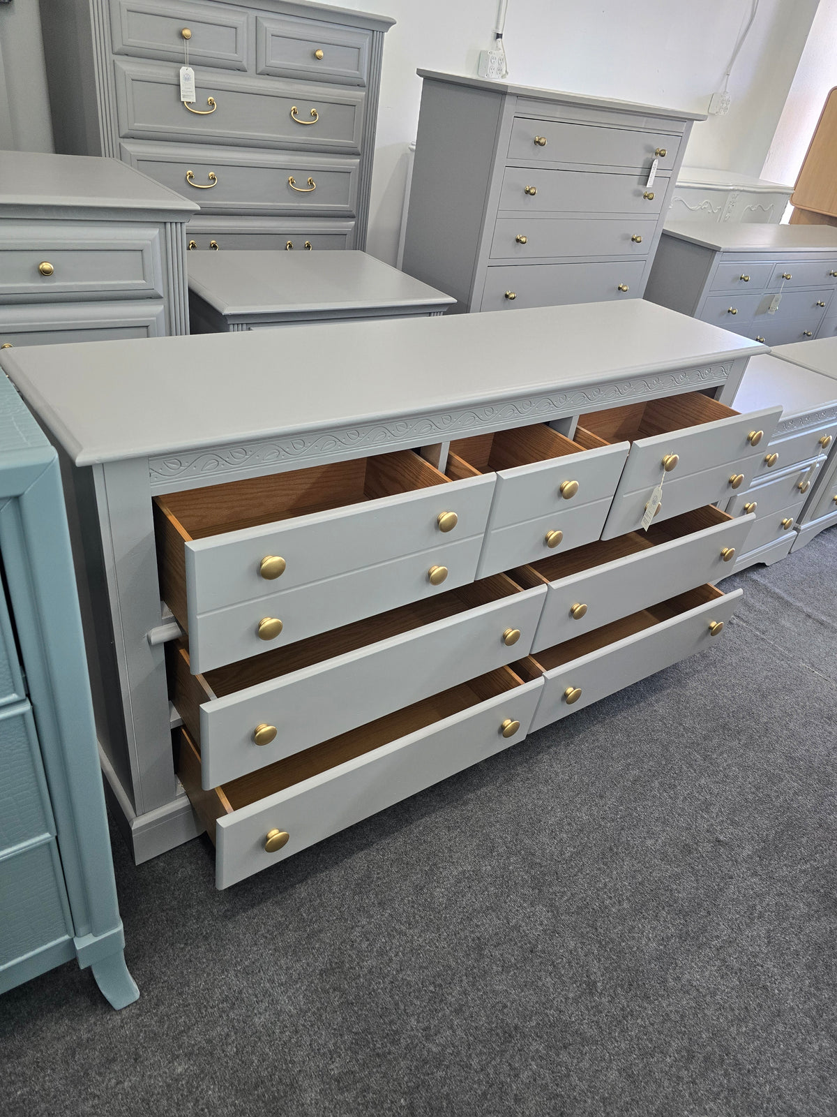 7 drawers gray long dresser