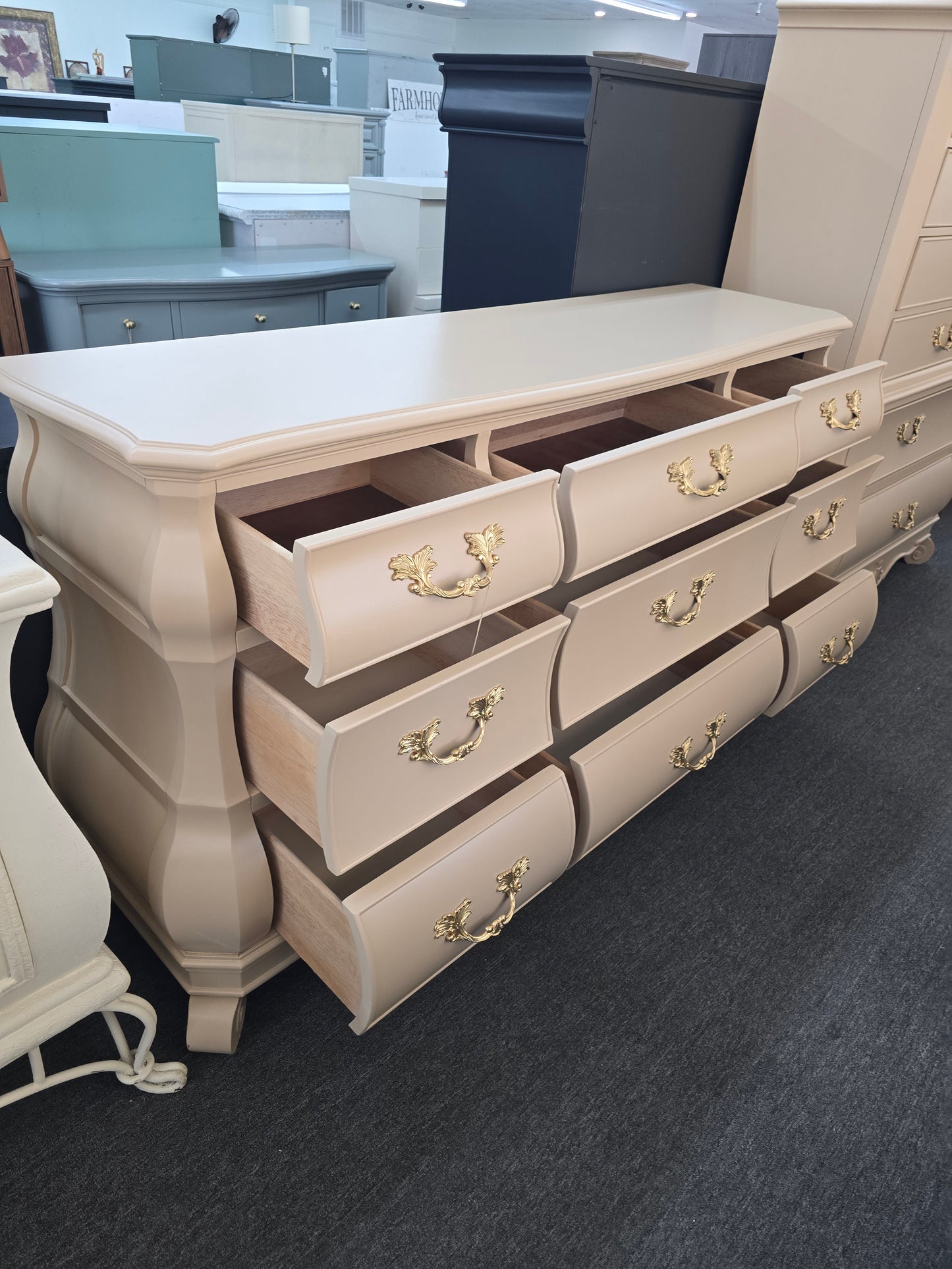 Bombay beige 9 drawers dresser