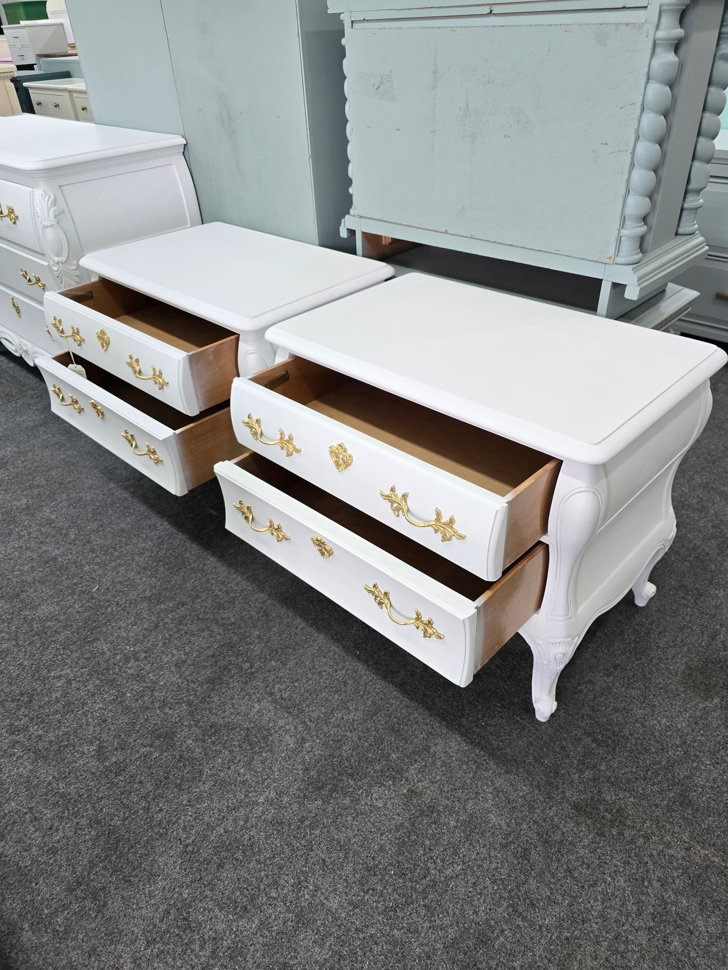 Century Louis XV french 2 matching nightstands