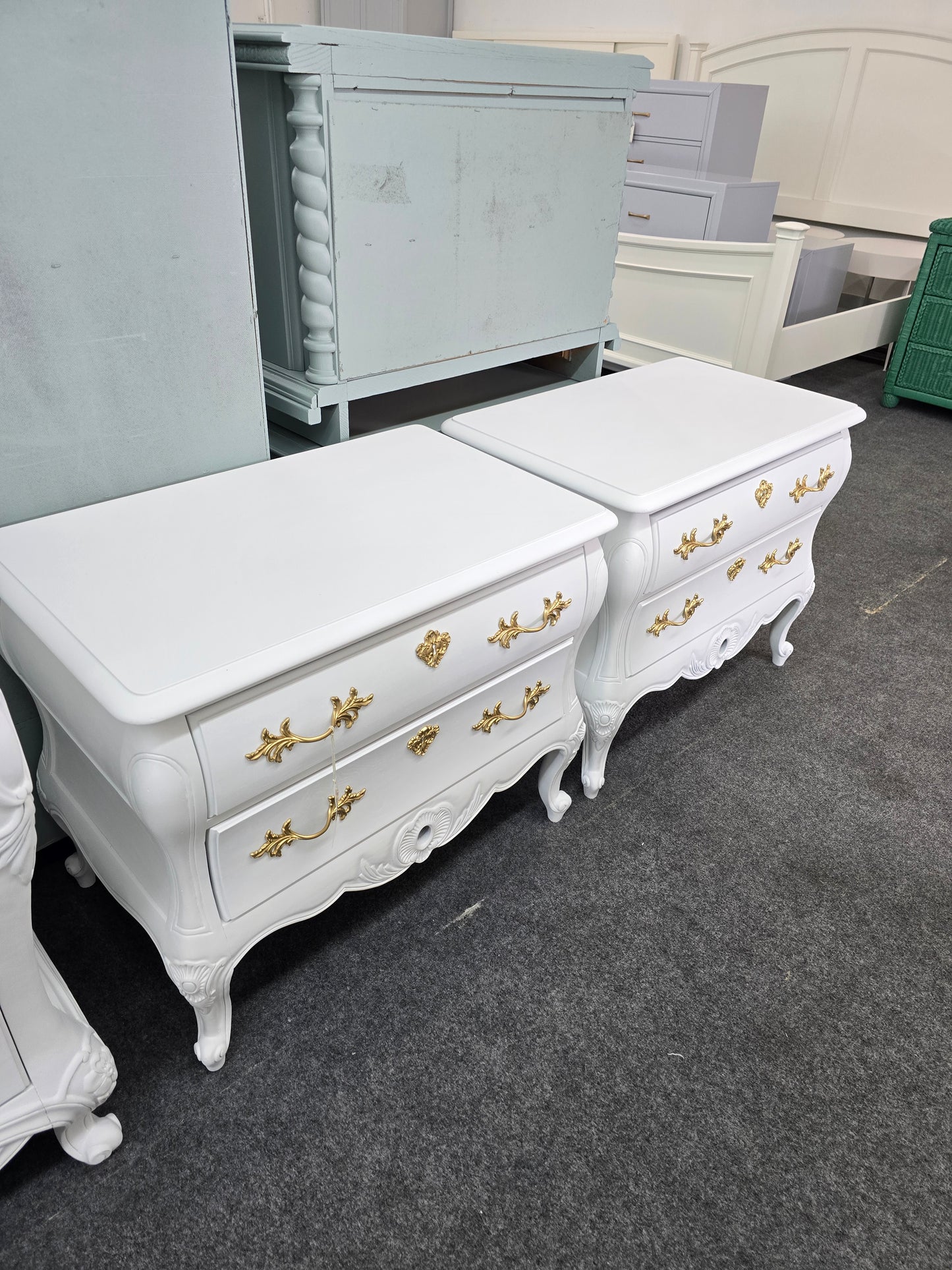 Century Louis XV french 2 matching nightstands