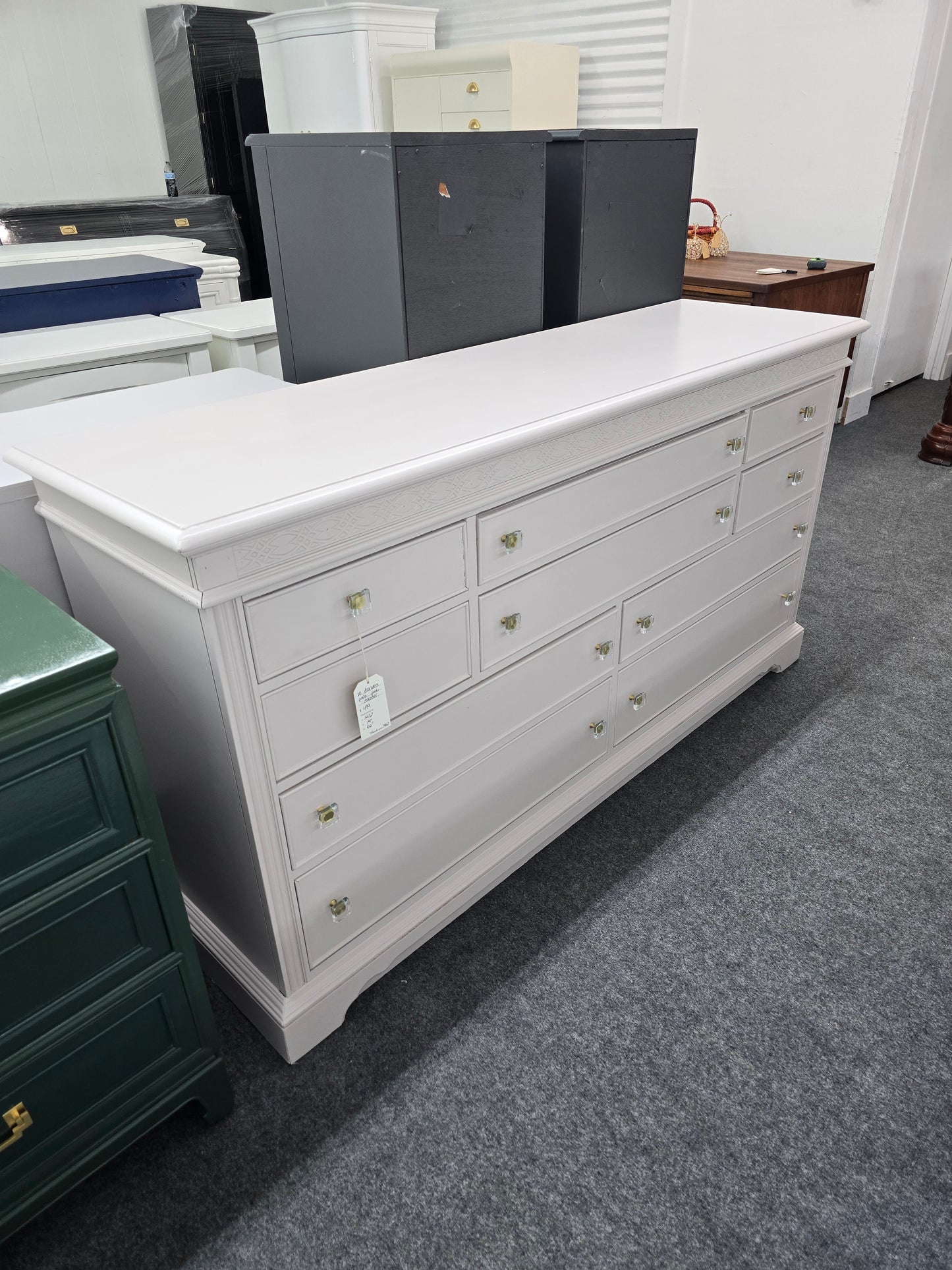 10 drawers pale pink dresser