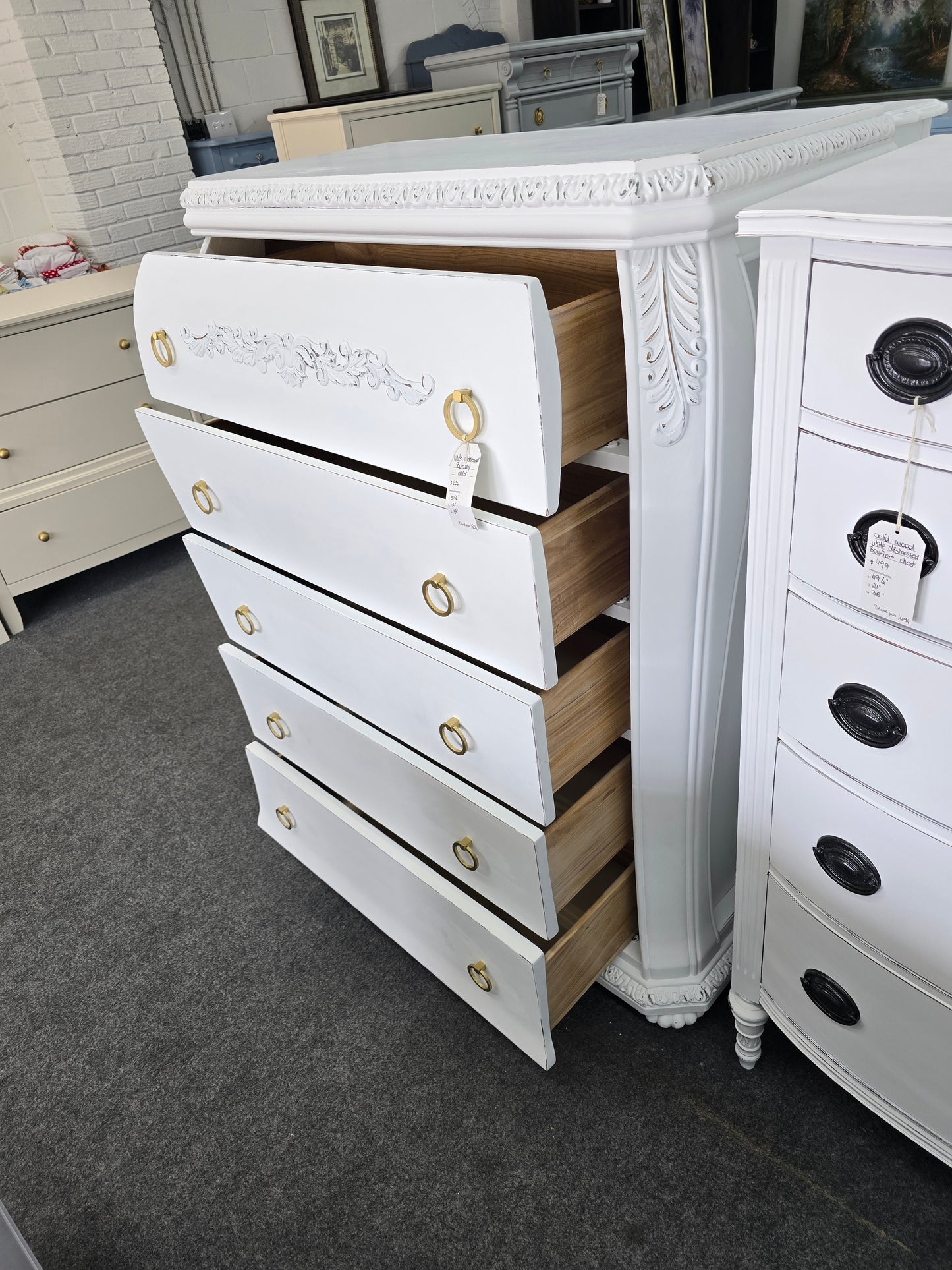 Bombay white Distressed chest