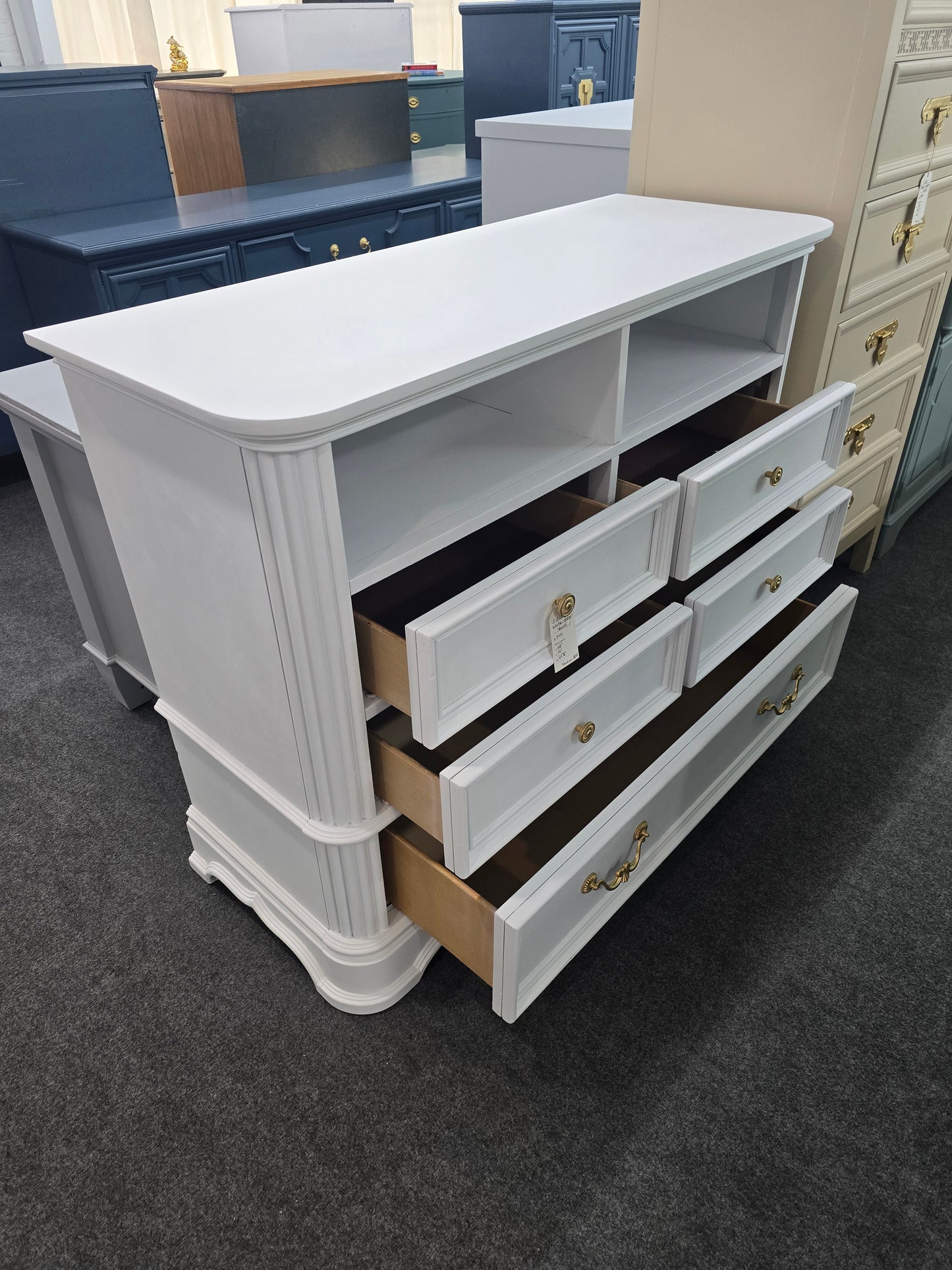 Cute white 5 drawers dresser/stand