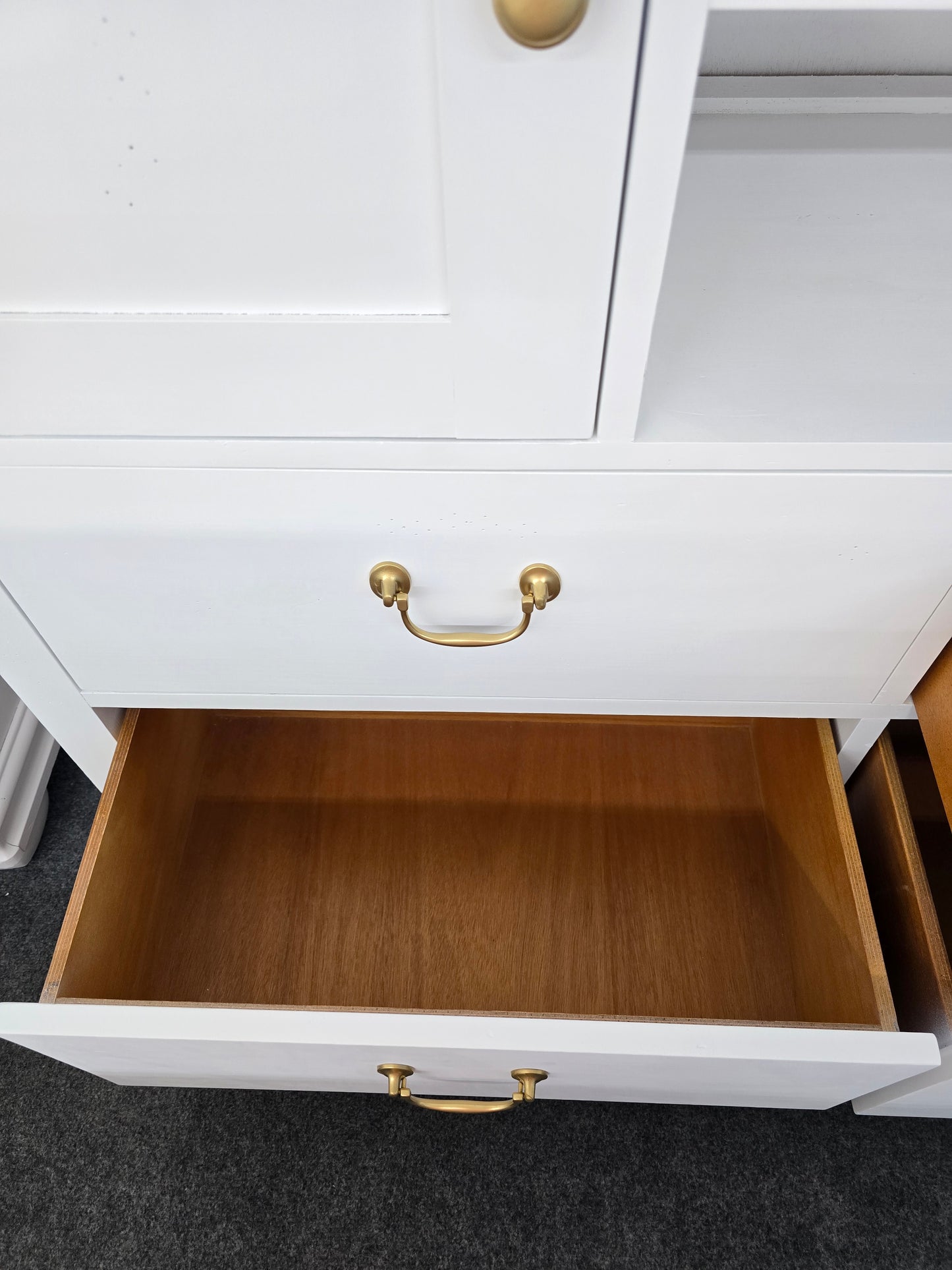 Solid wood white 6 drawers 2 doors white dresser