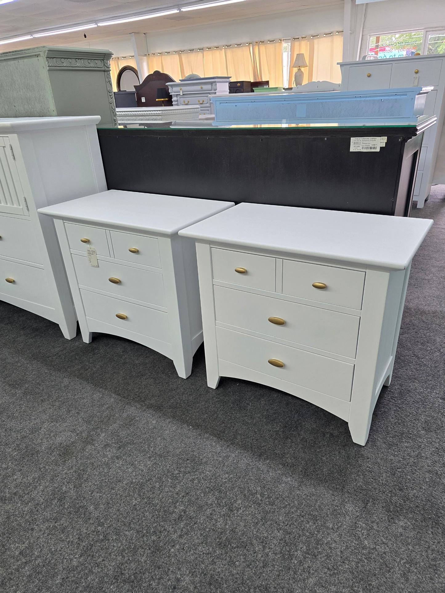 Kathy Ireland white pair of nightstands