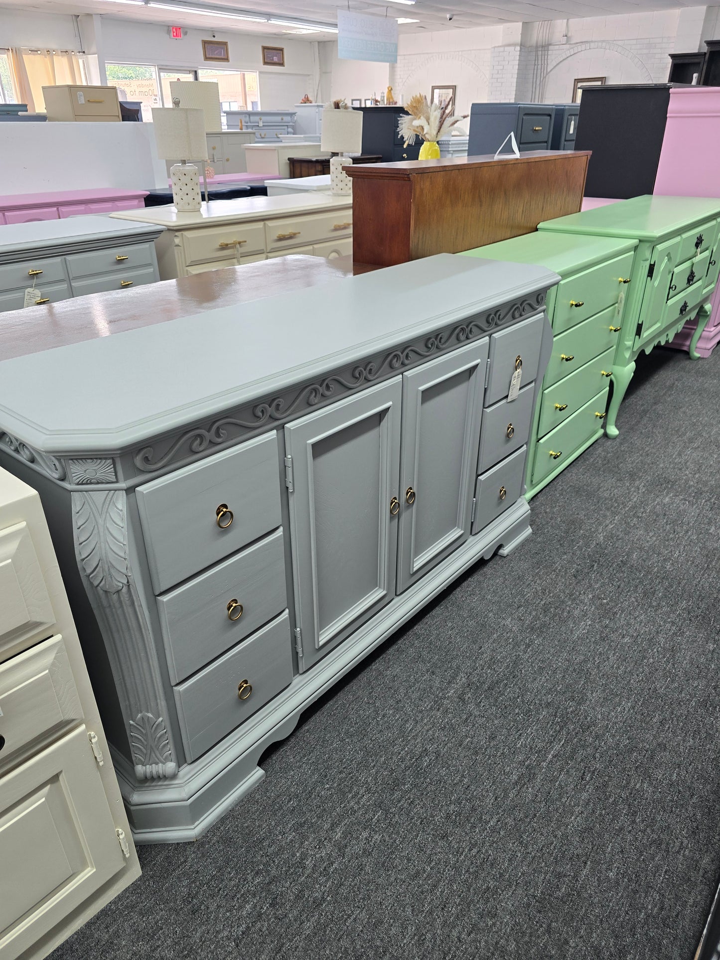Gray 2 doors / 6 drawers cabinet