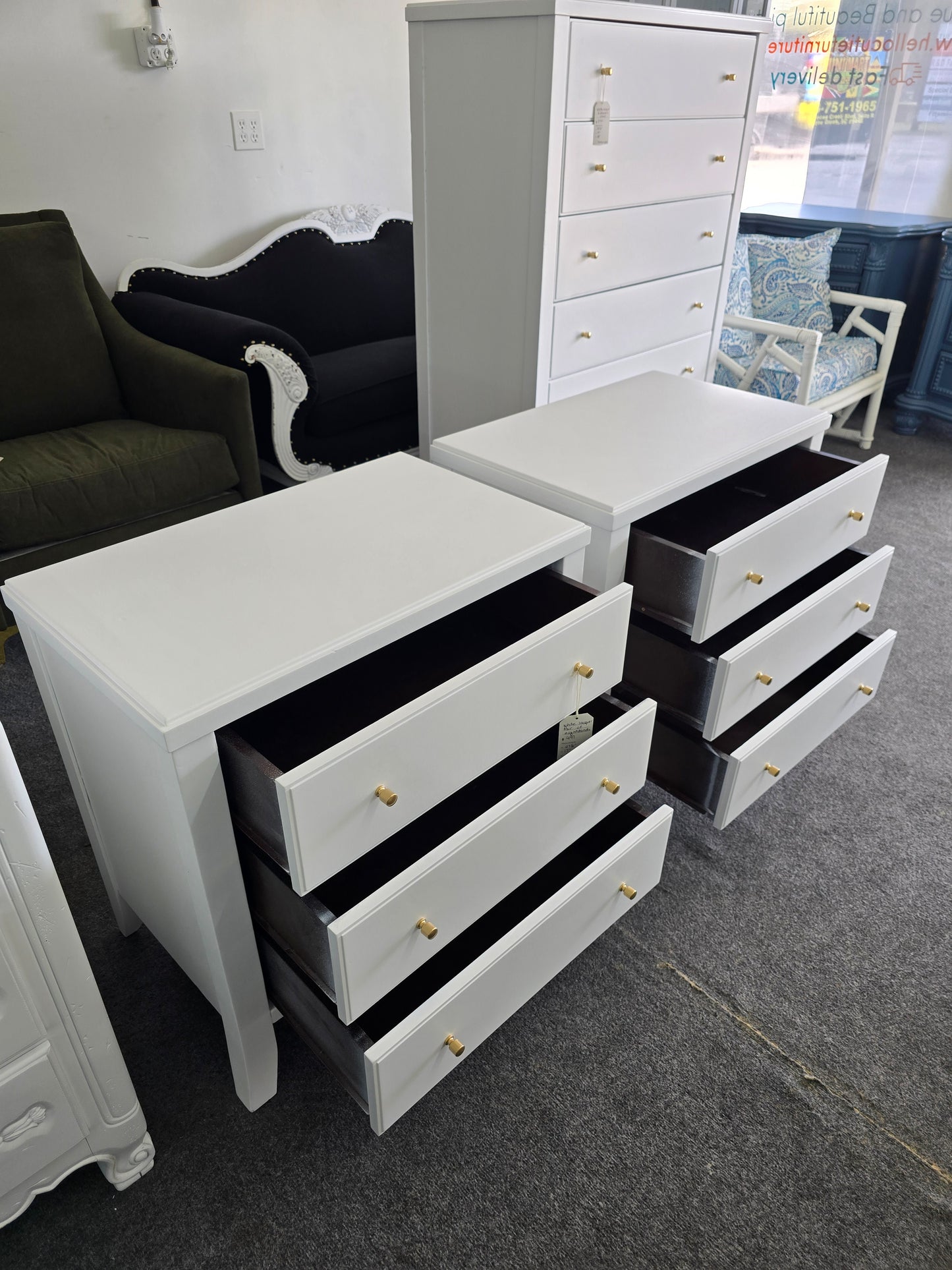 Super cute white lacquered pair of nightstands