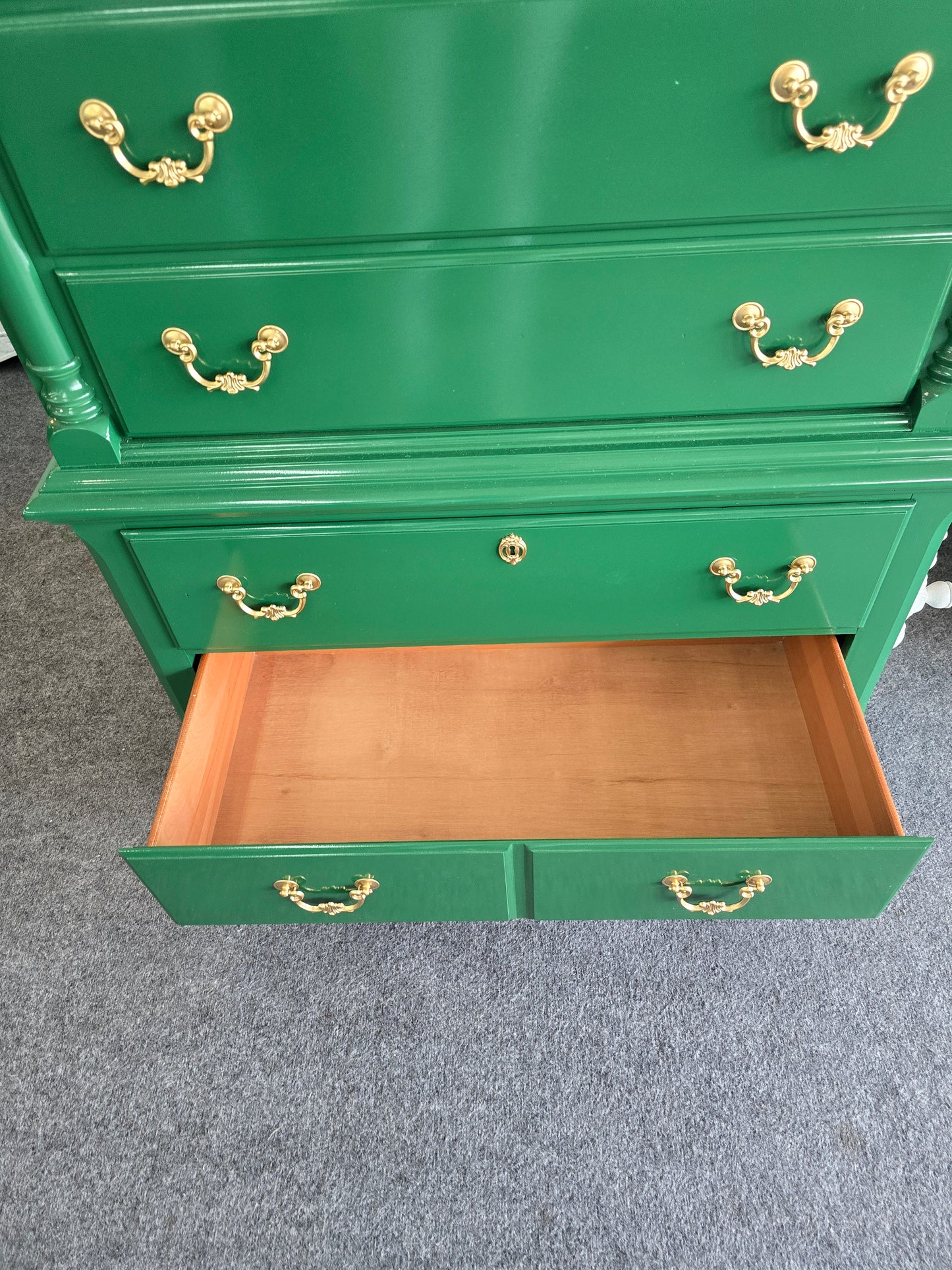 Green lacquer solid wood chest