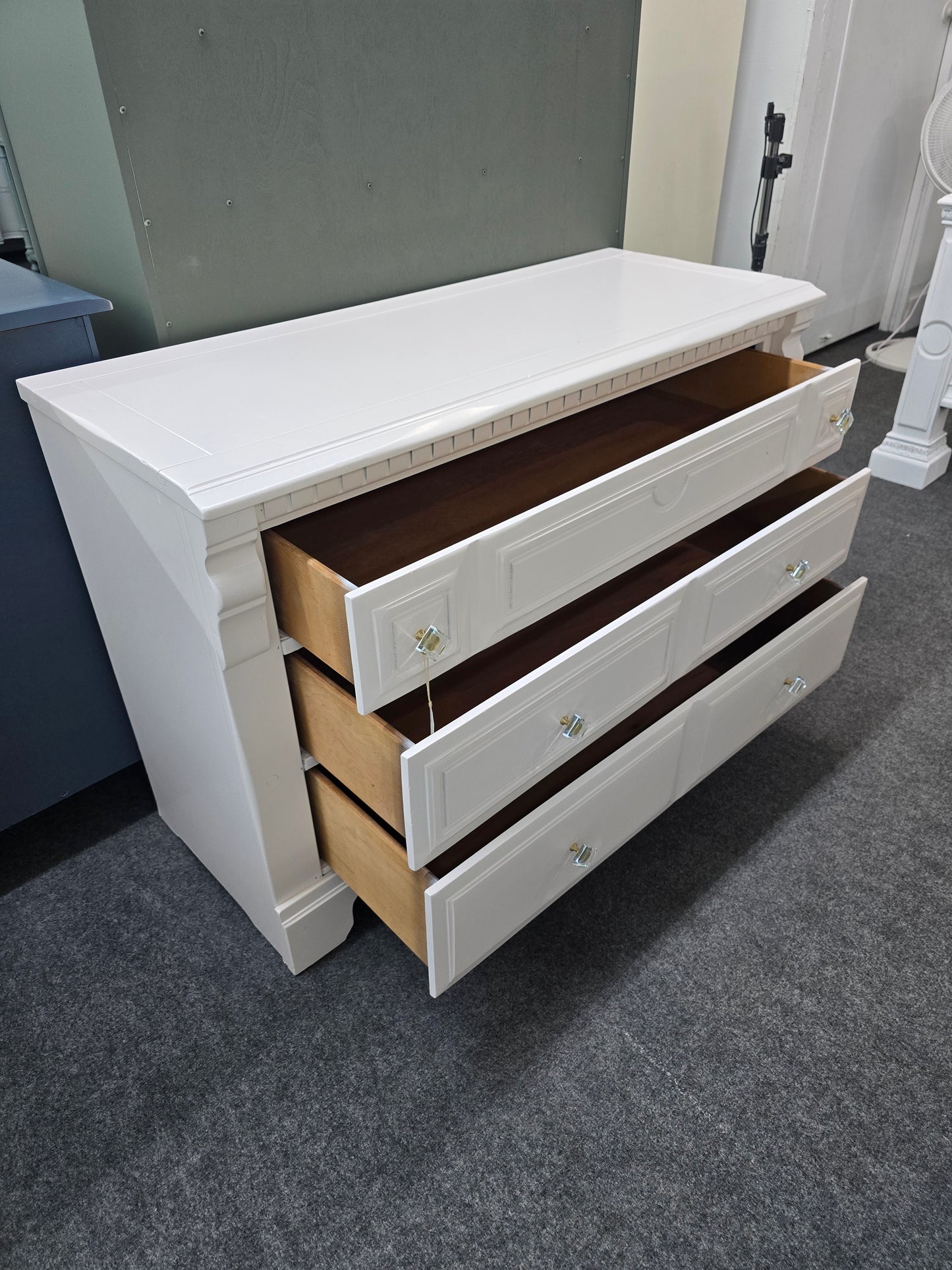 Vintage pale pink 3 drawers dresser
