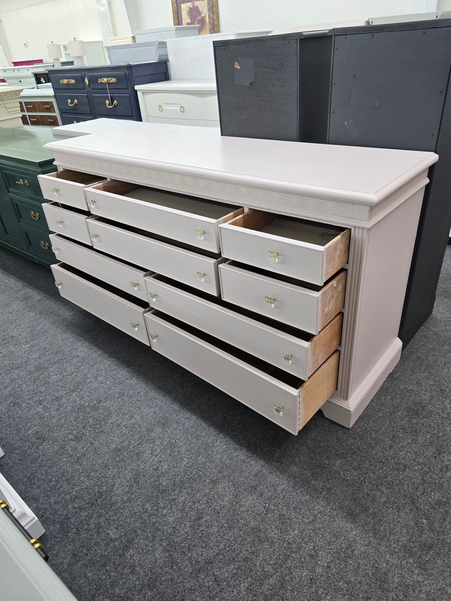 10 drawers pale pink dresser