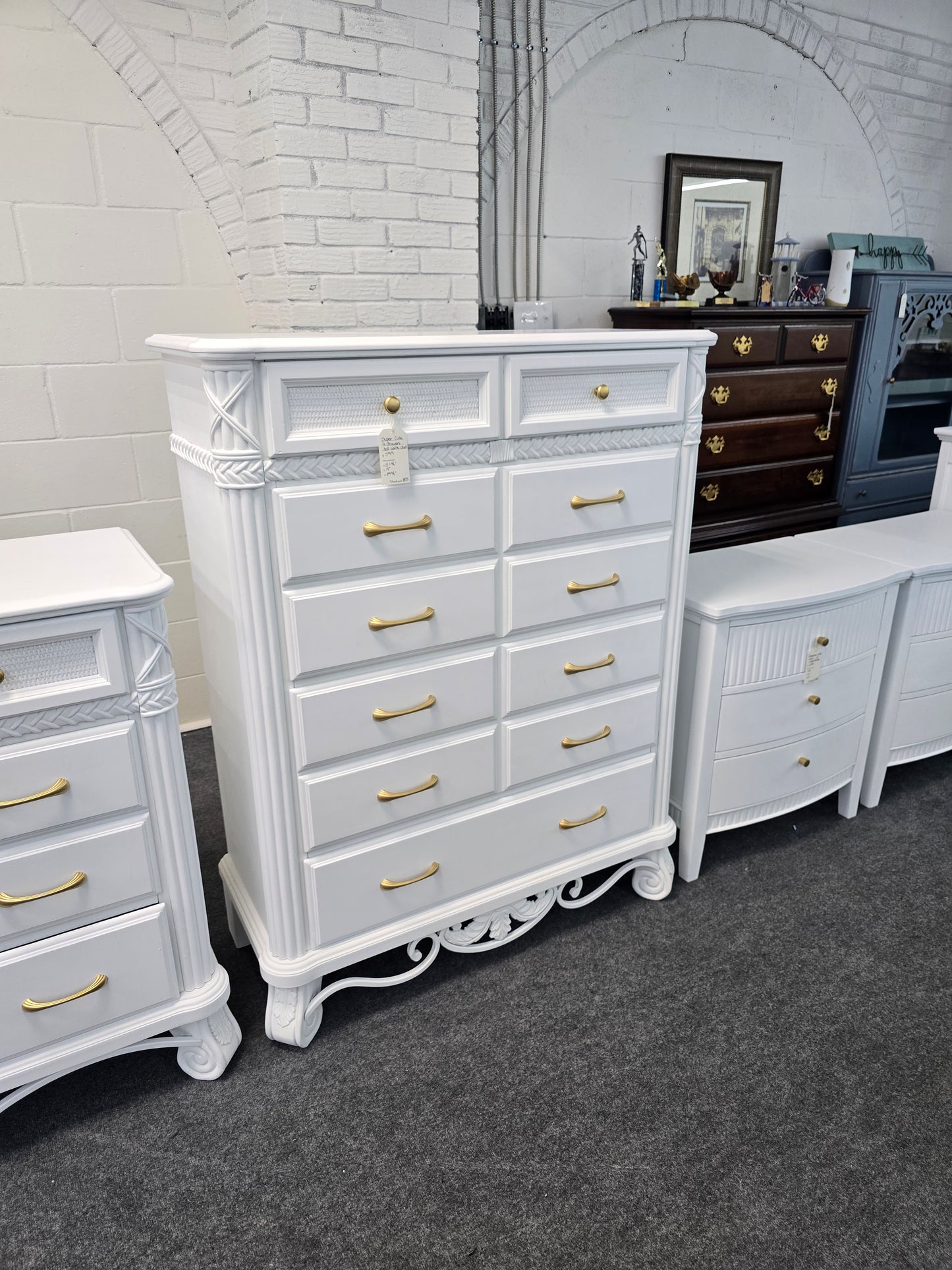 Super cute white 4 drawers chest