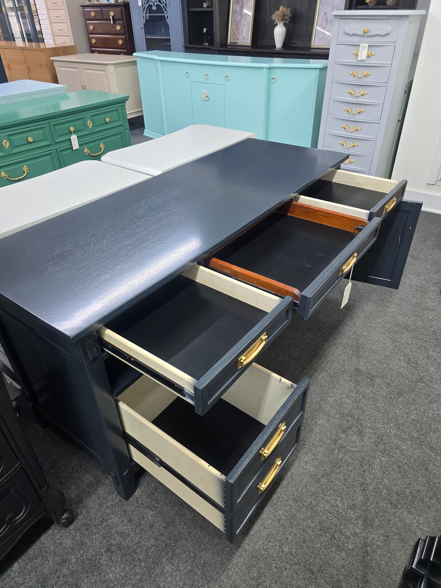 Inkwell lacquered media center