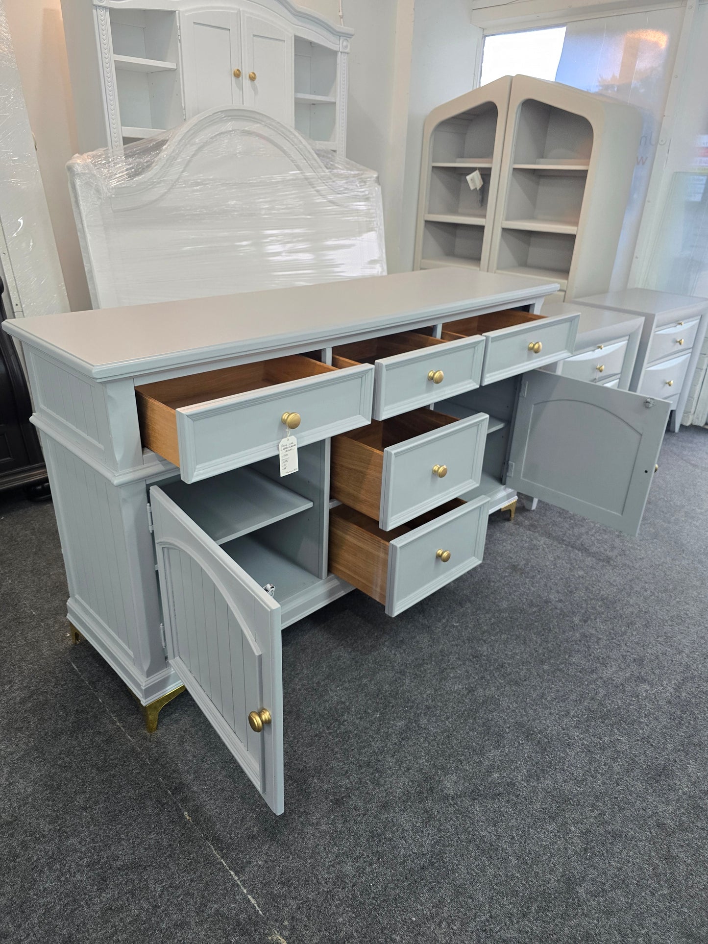 5 drawers / 2 doors gray dresser