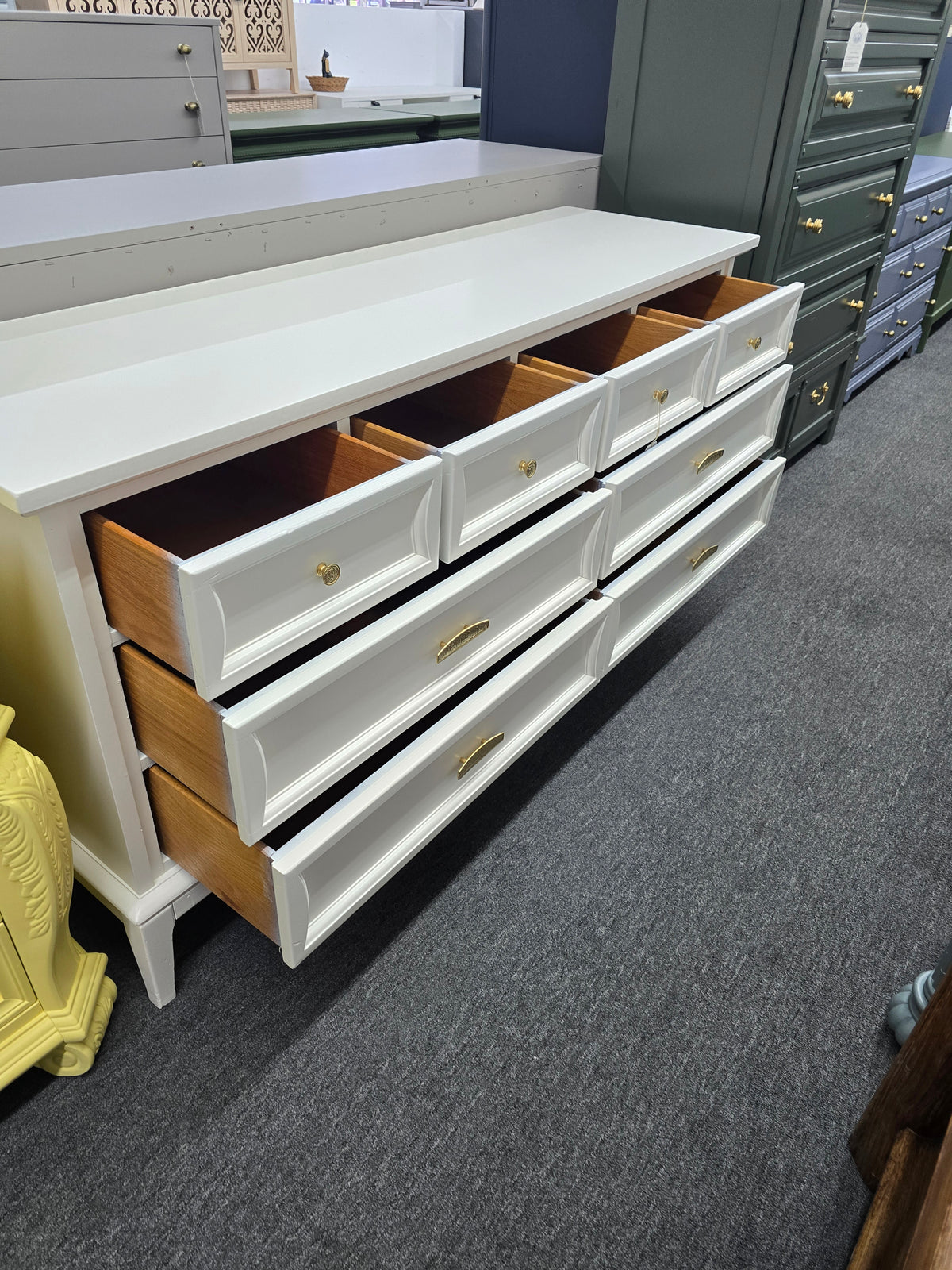 MCM white lacquered 8 drawers dresser