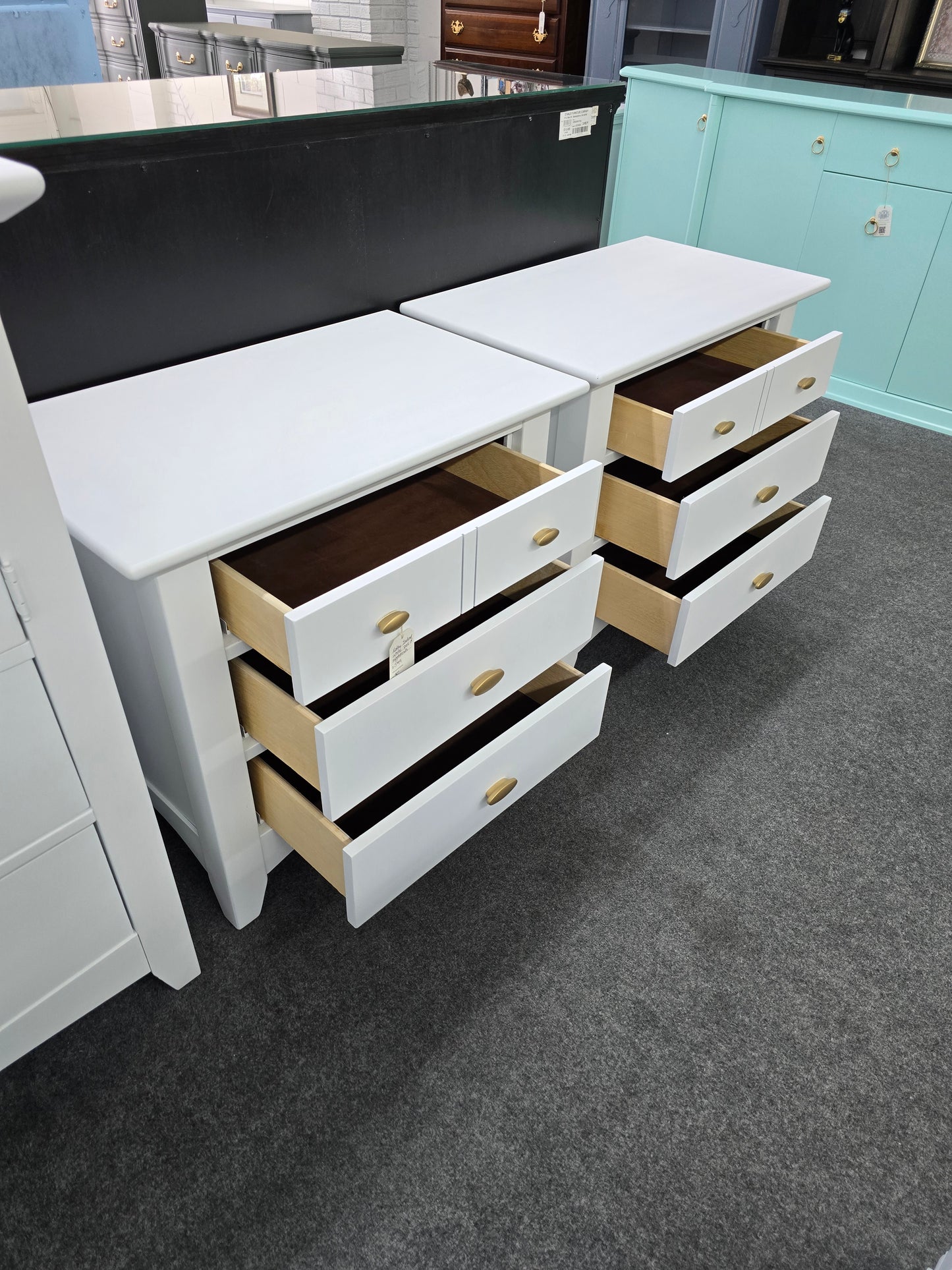 Kathy Ireland white pair of nightstands