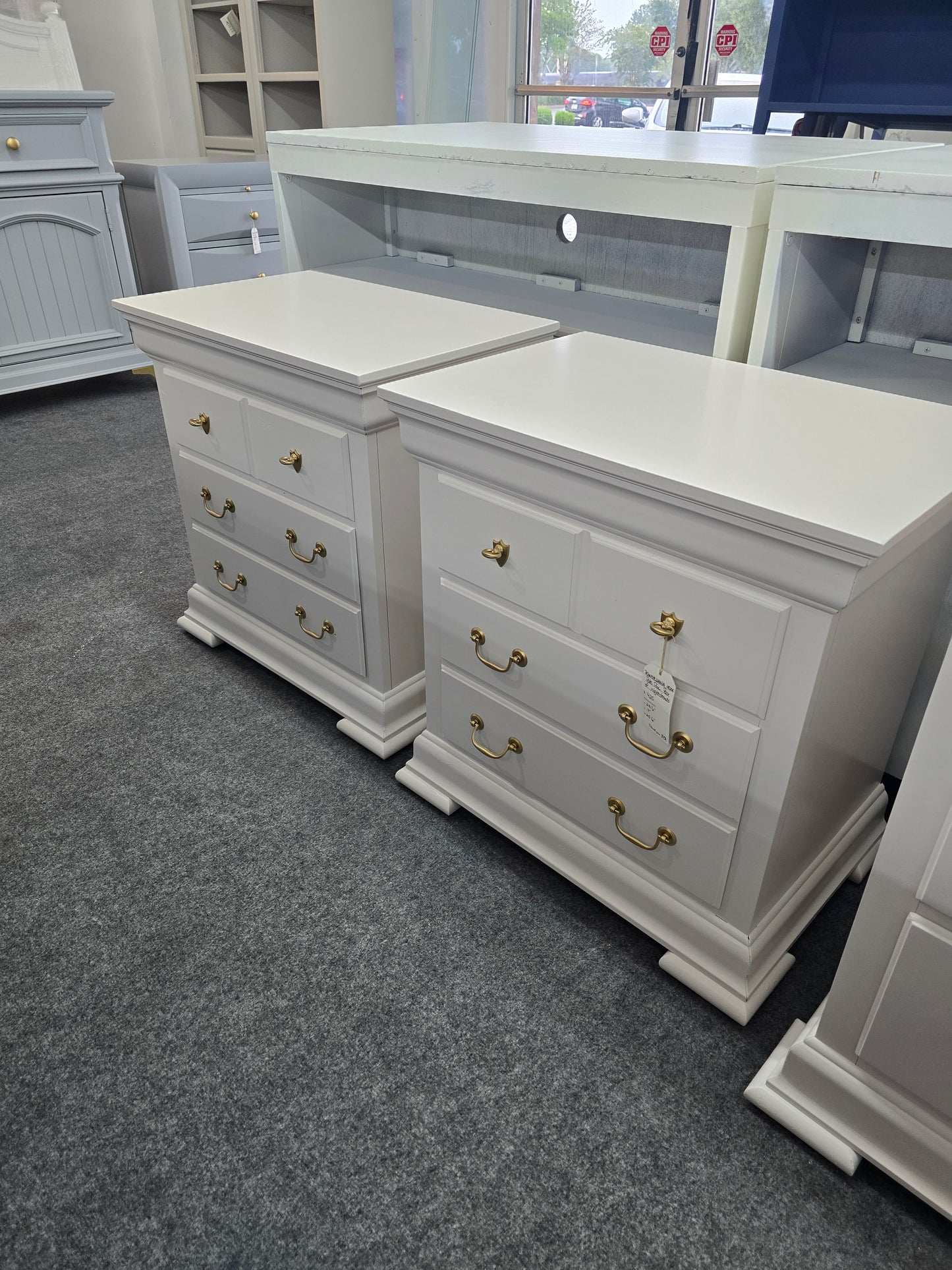 Pennsylvania House pale pink pair of nightstands