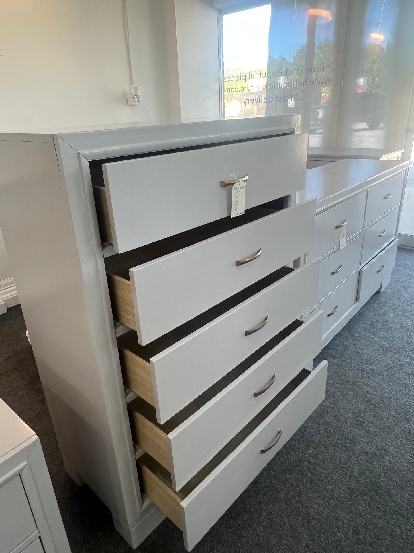 Gray lacquer chest