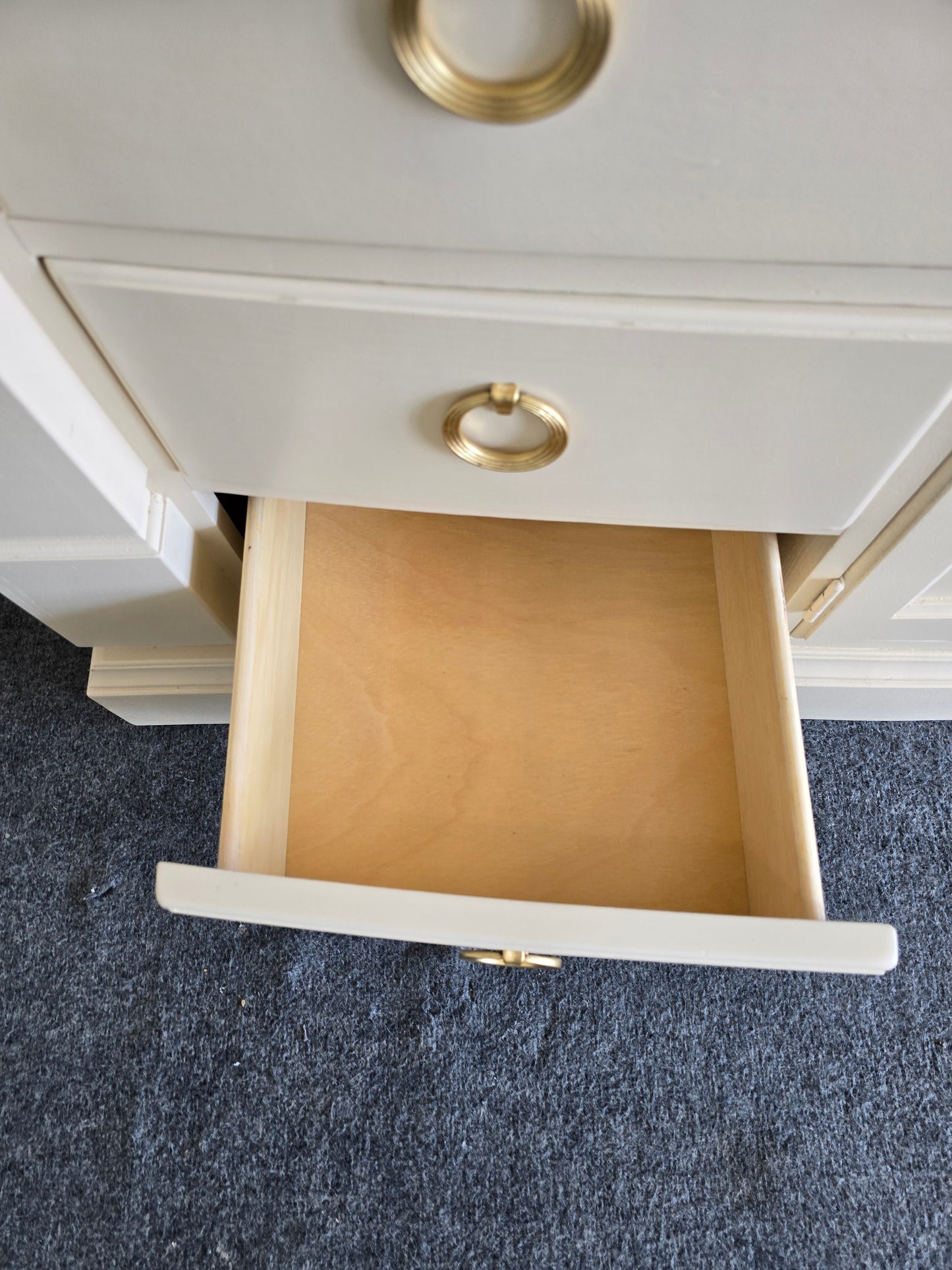 10 drawers beige dresser
