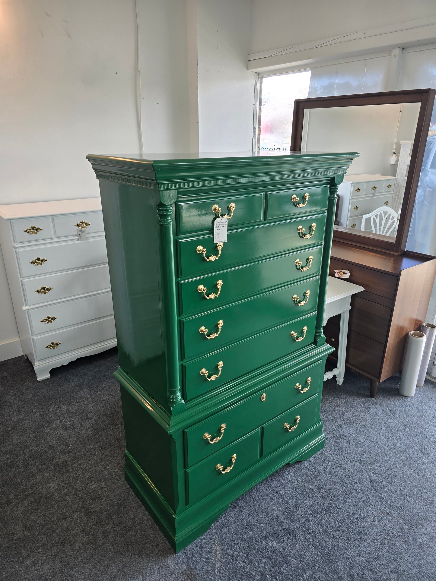 Green lacquer solid wood chest