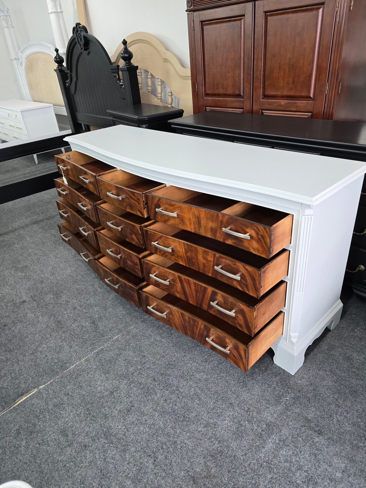 Heritage 12 drawers dresser