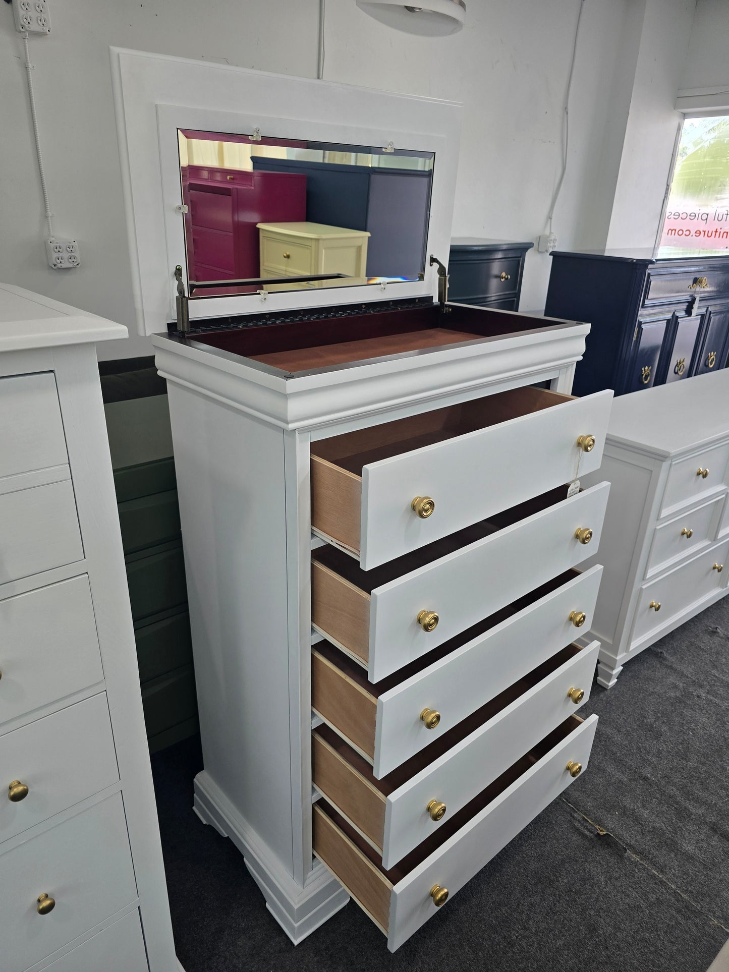 White lacquered chest with jewelry compartment