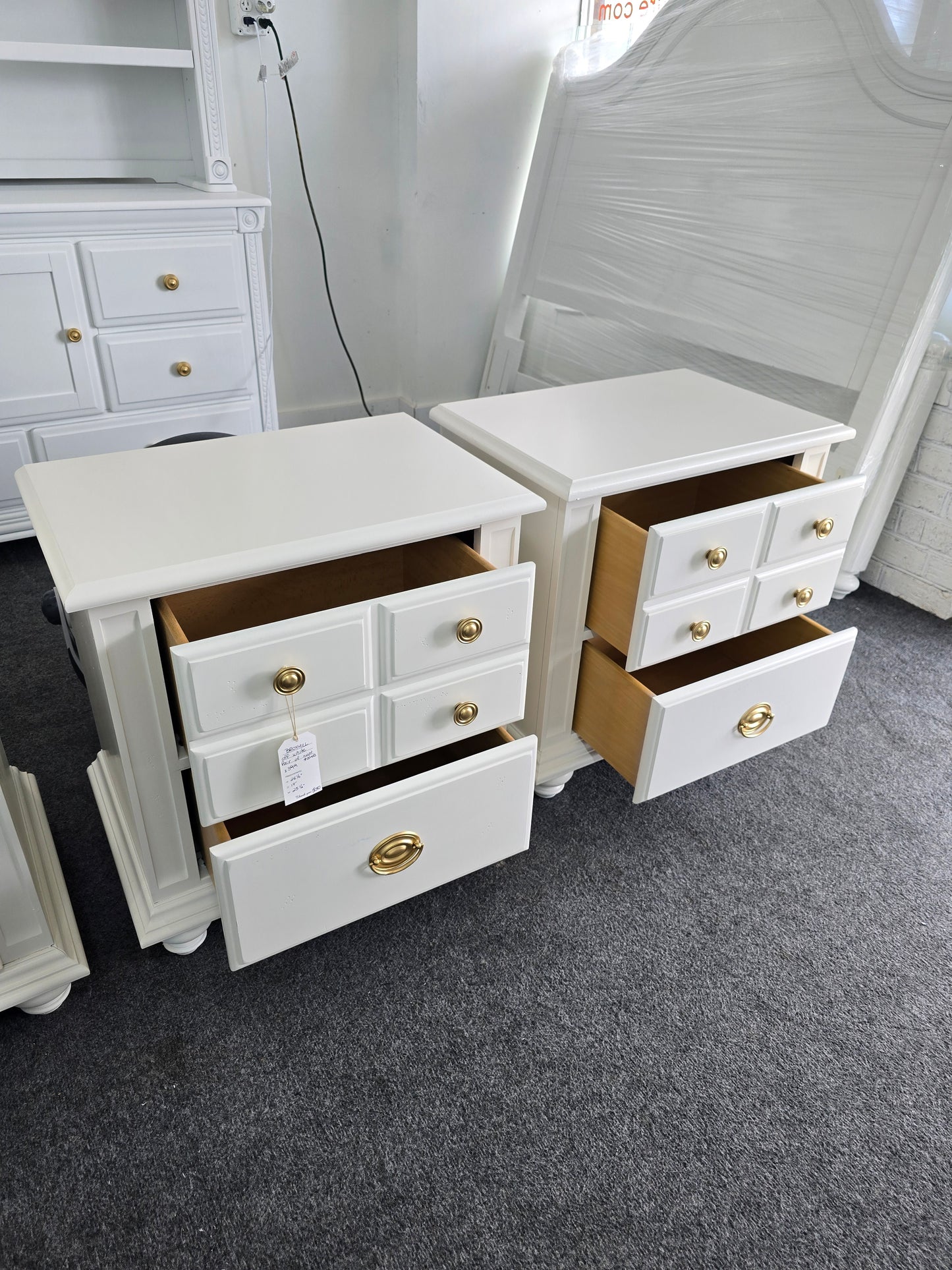 Broyhill off white pair of nightstands