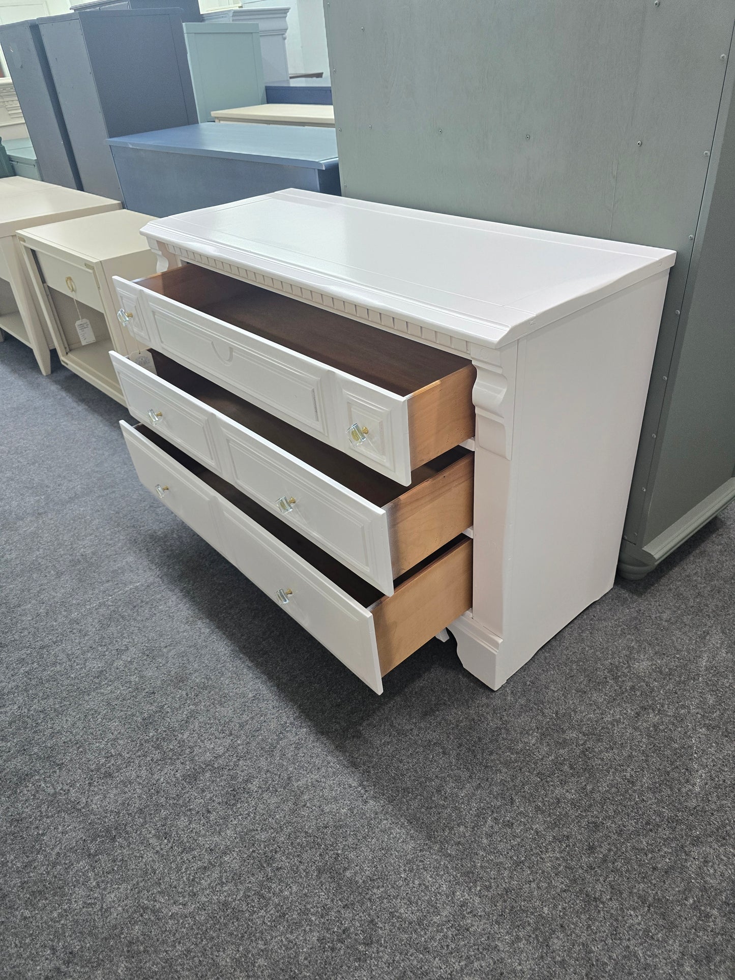Vintage pale pink 3 drawers dresser
