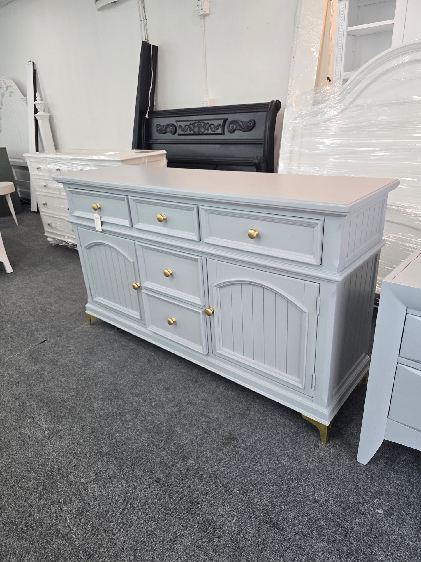 5 drawers / 2 doors gray dresser