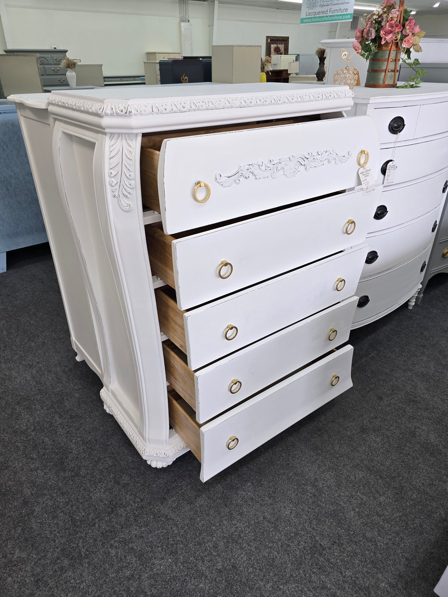 Bombay white Distressed chest