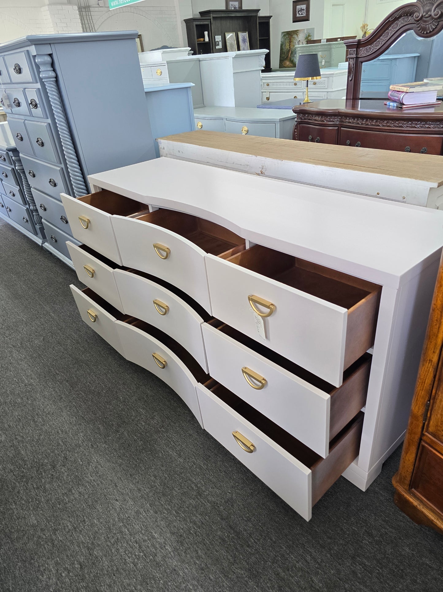 Pale pink 9 drawers dresser