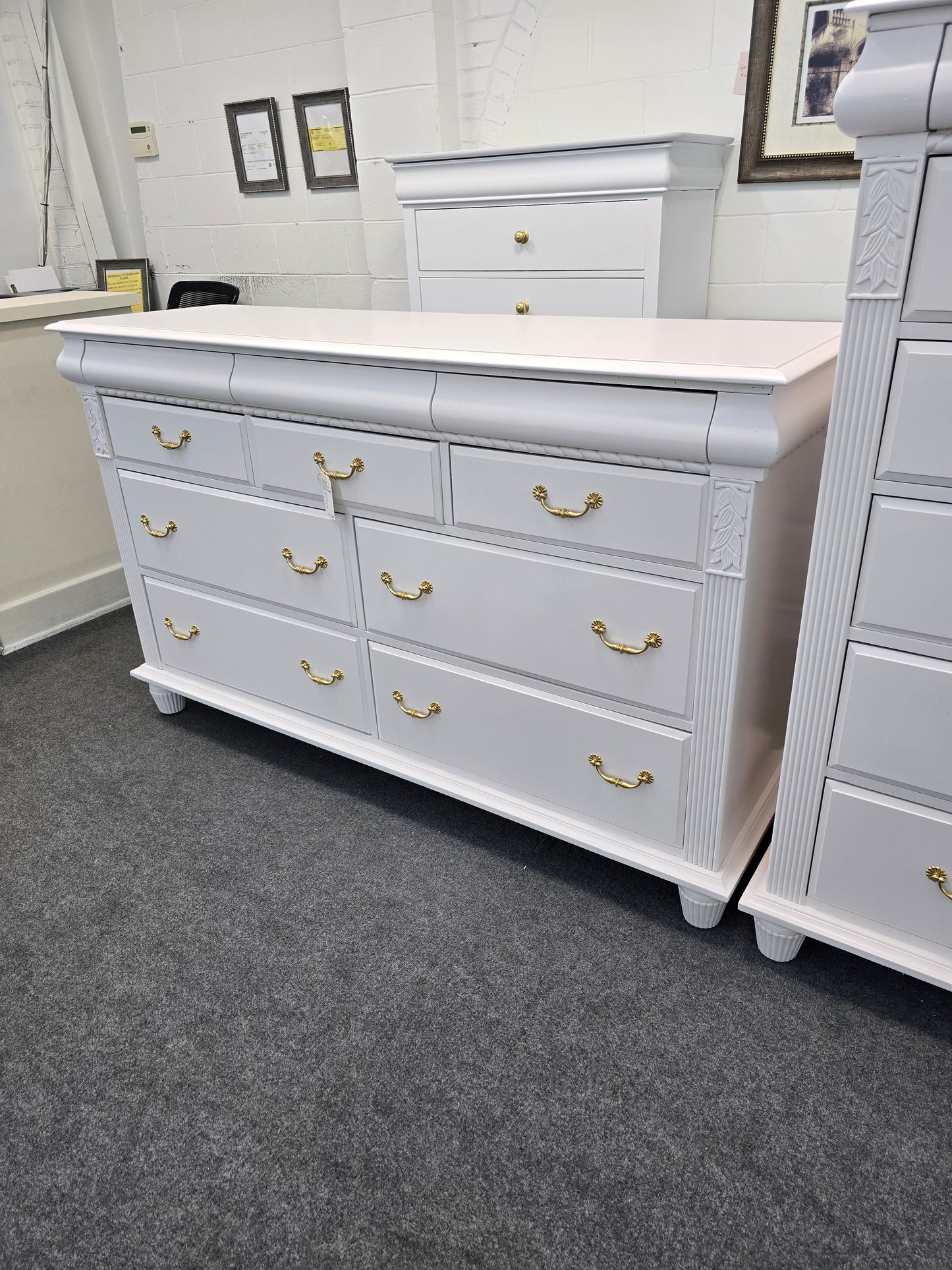 Beautiful pale pink 10 drawers dresser