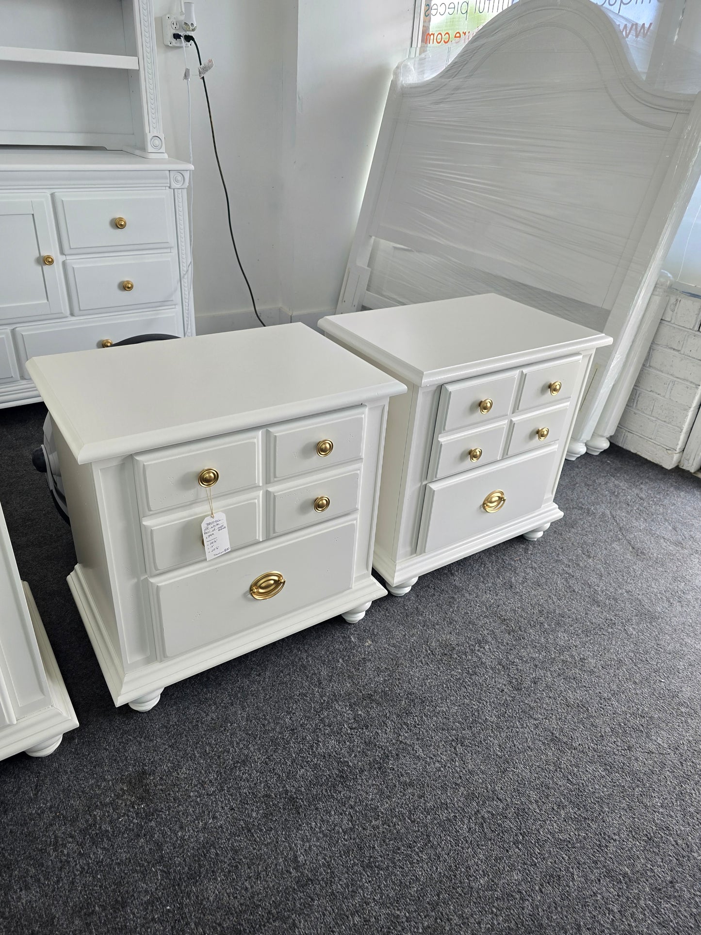 Broyhill off white pair of nightstands