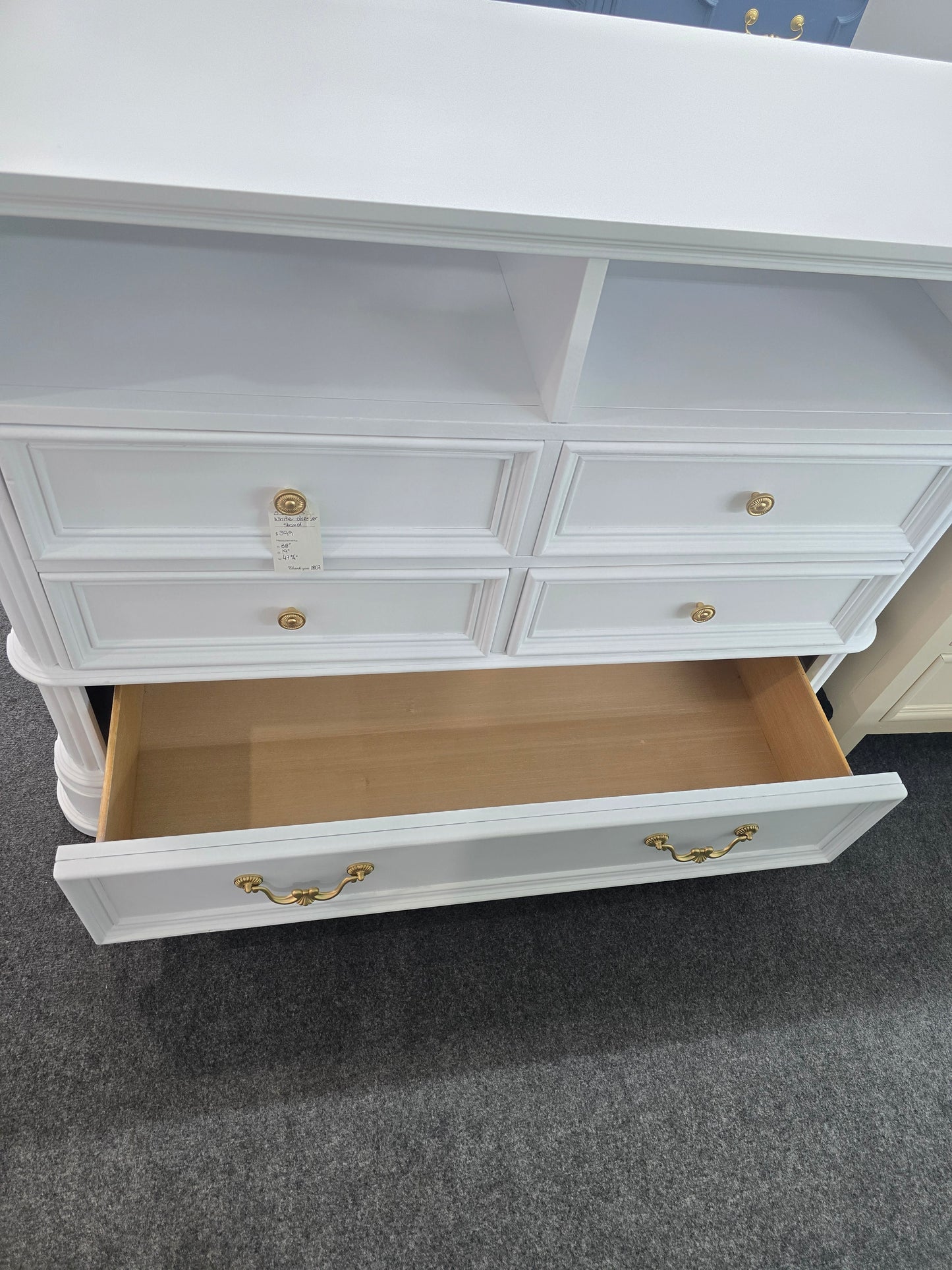 Cute white 5 drawers dresser/stand