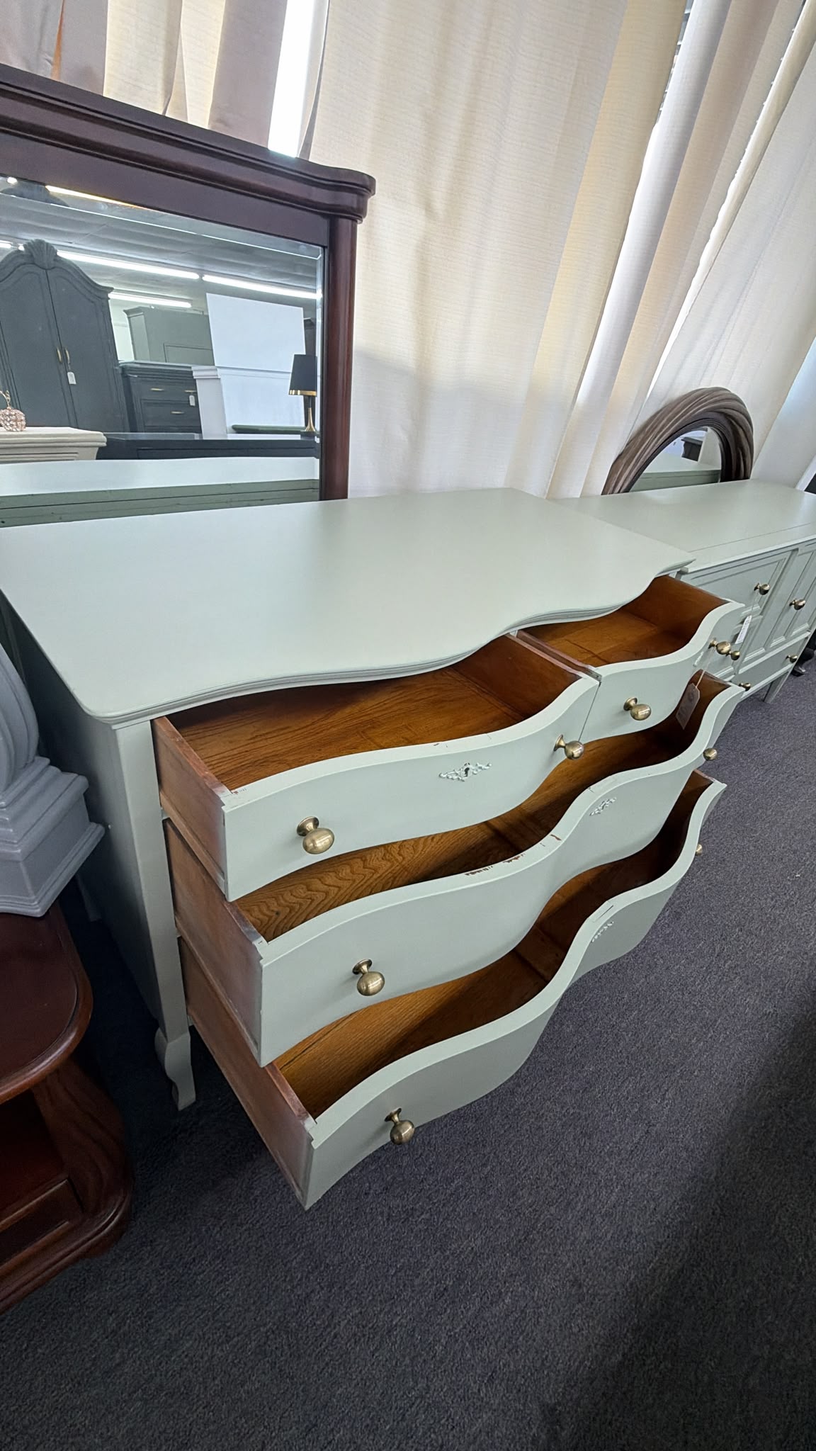 Antique green curved 4 drawers dresser