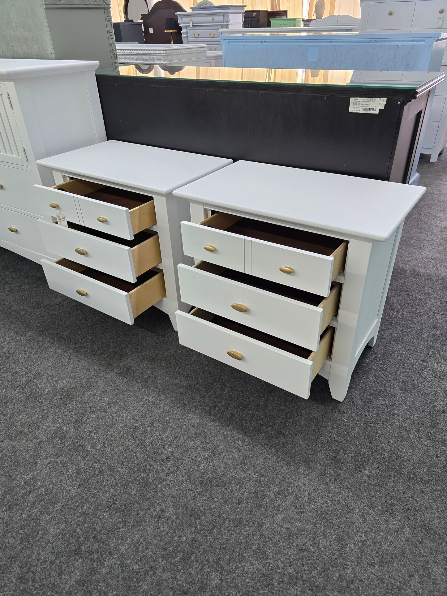 Kathy Ireland white pair of nightstands