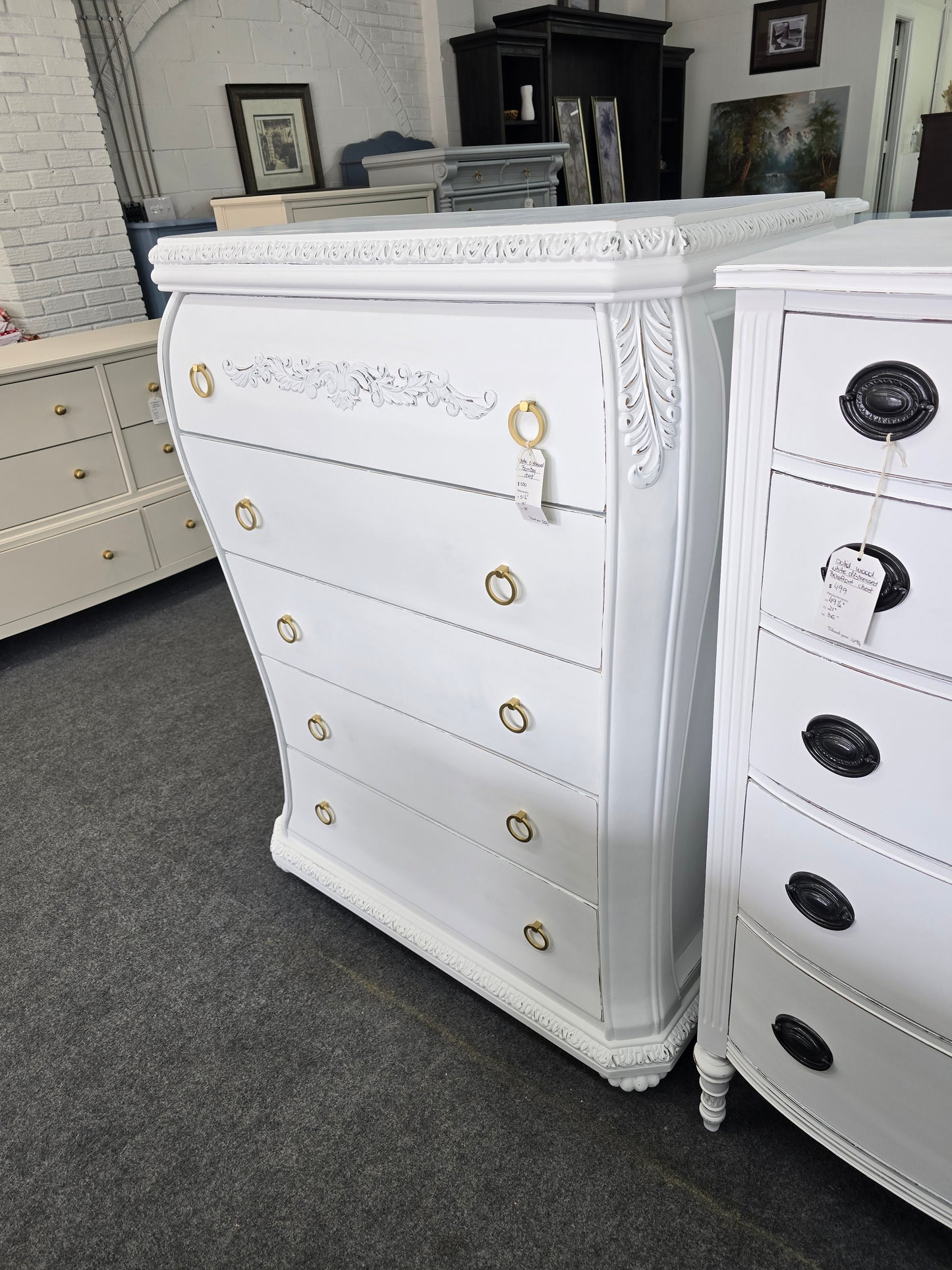 Bombay white Distressed chest