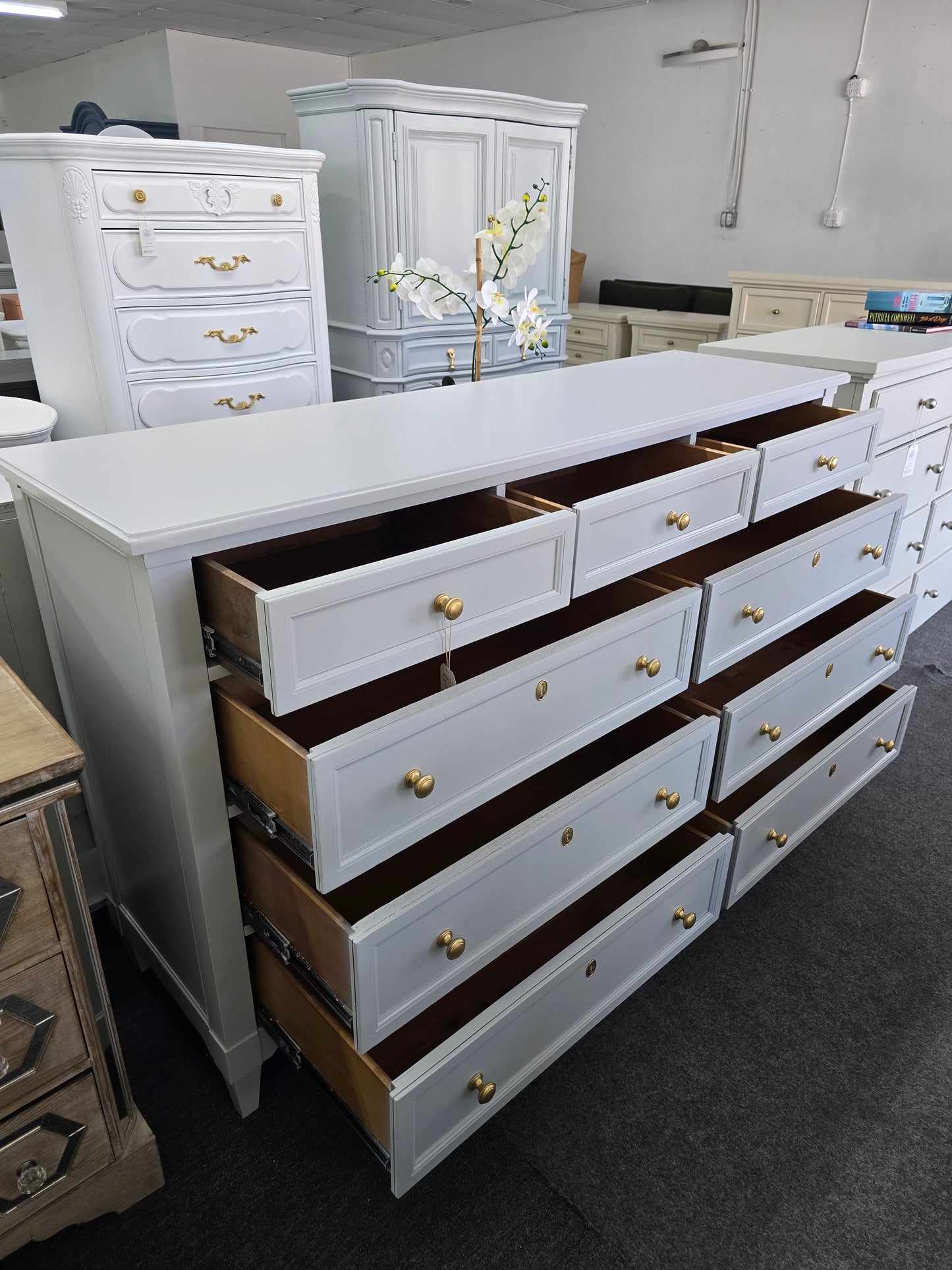 Bassett gray 9 drawers dresser