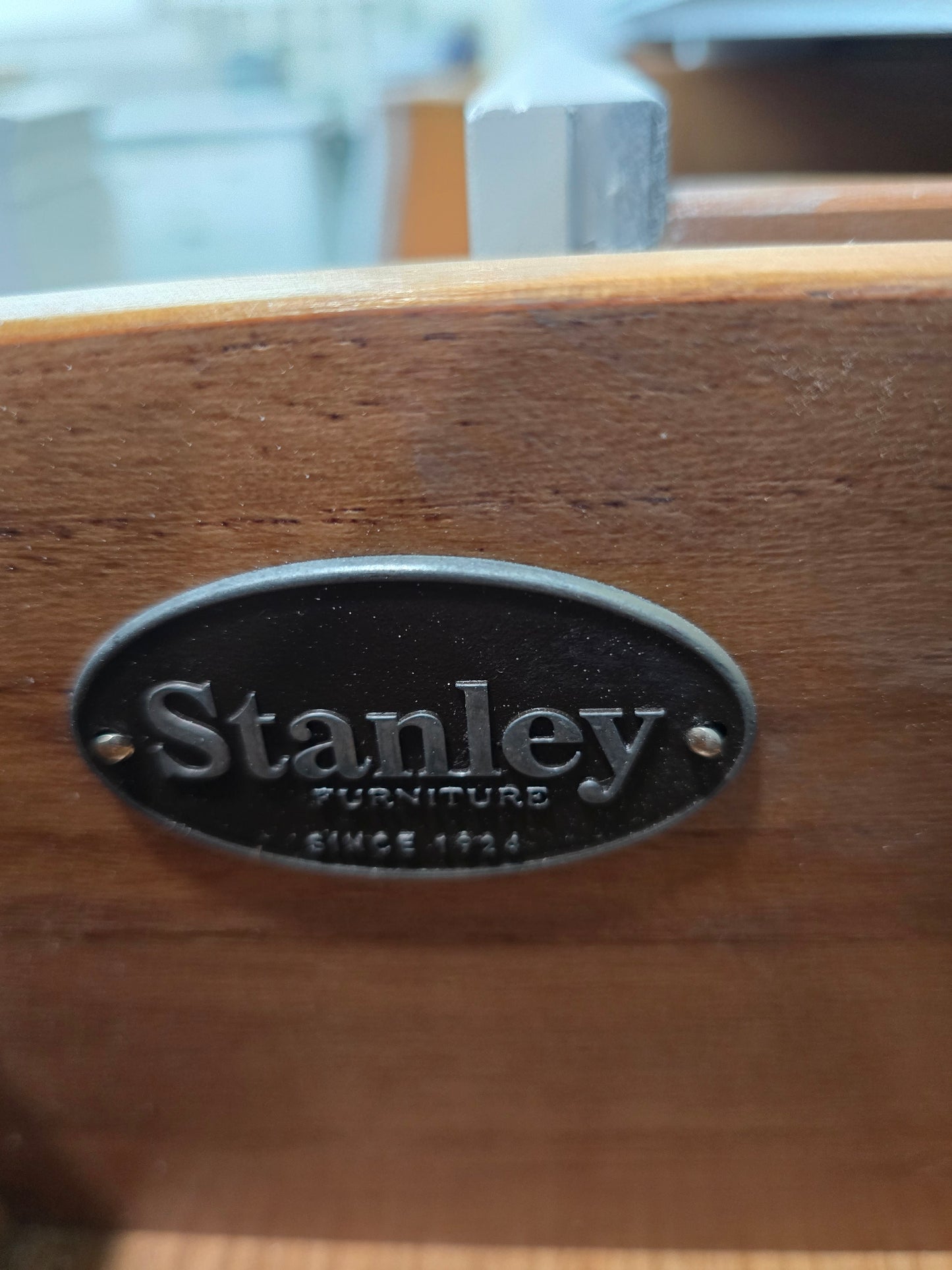 Stanley white 9 drawers dresser