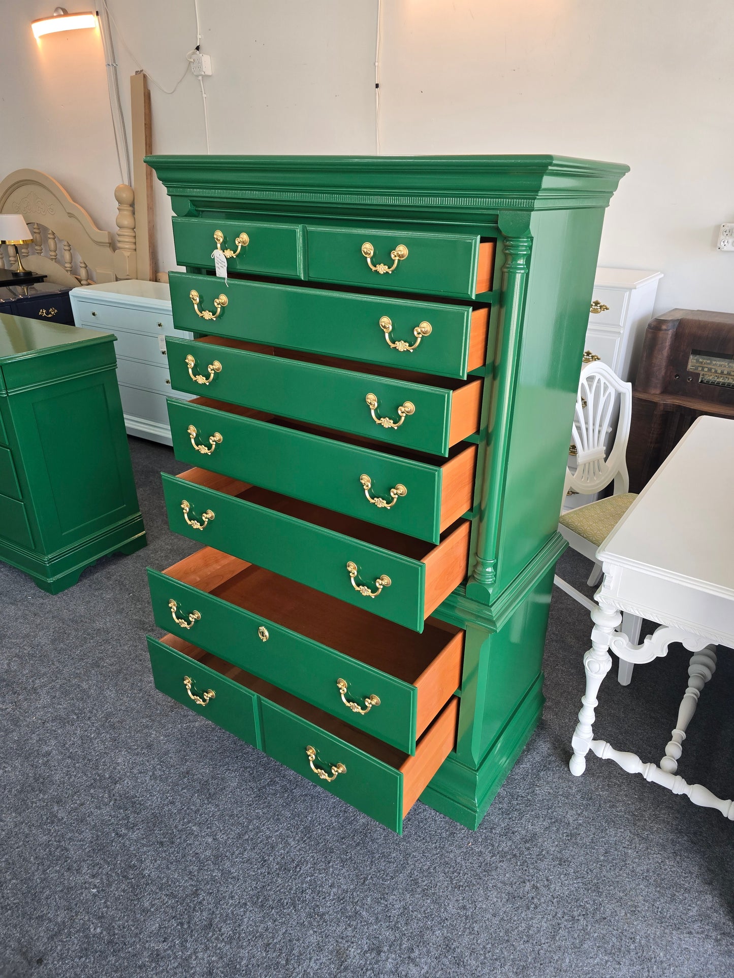Green lacquer solid wood chest