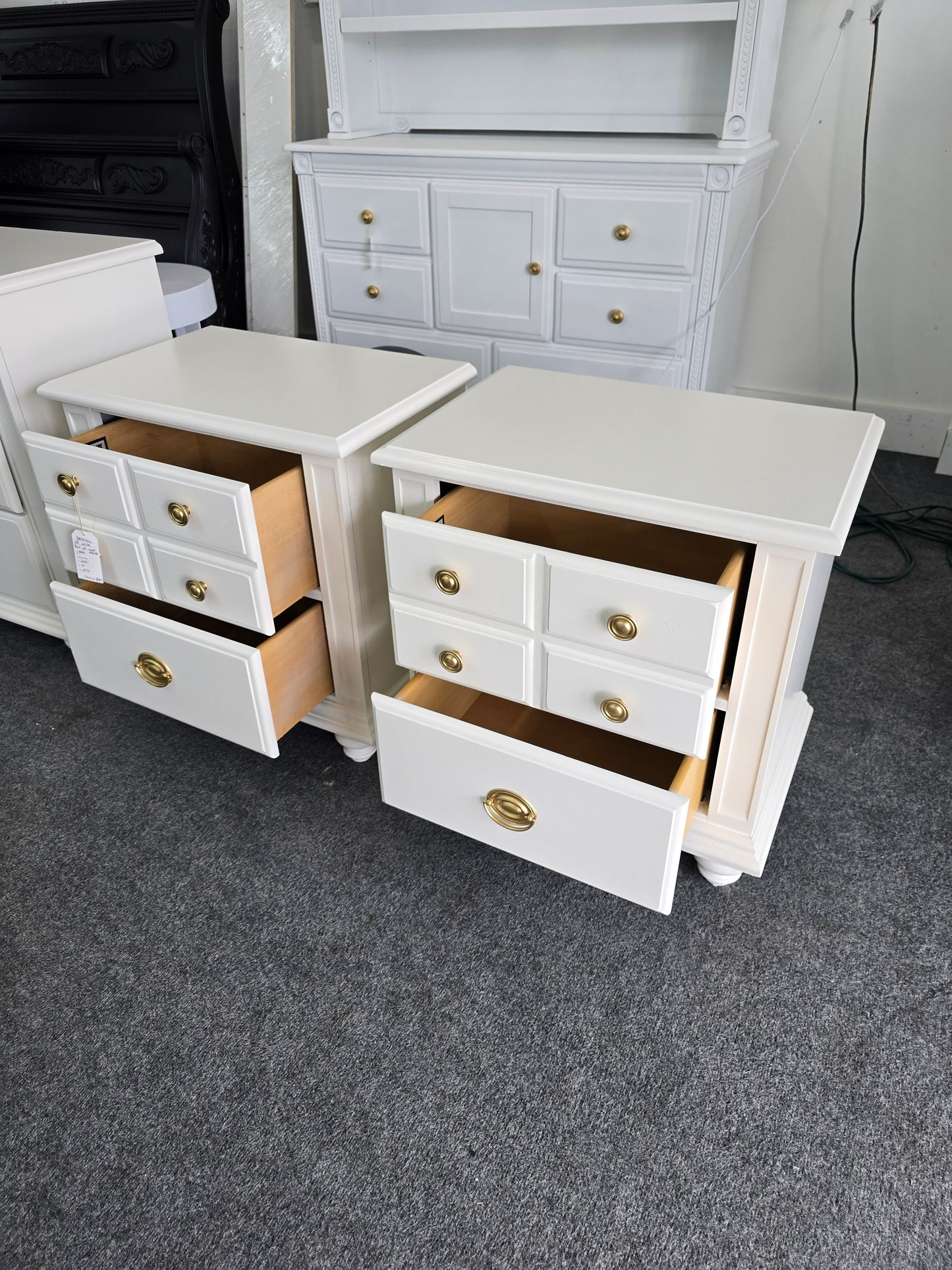 Broyhill off white pair of nightstands