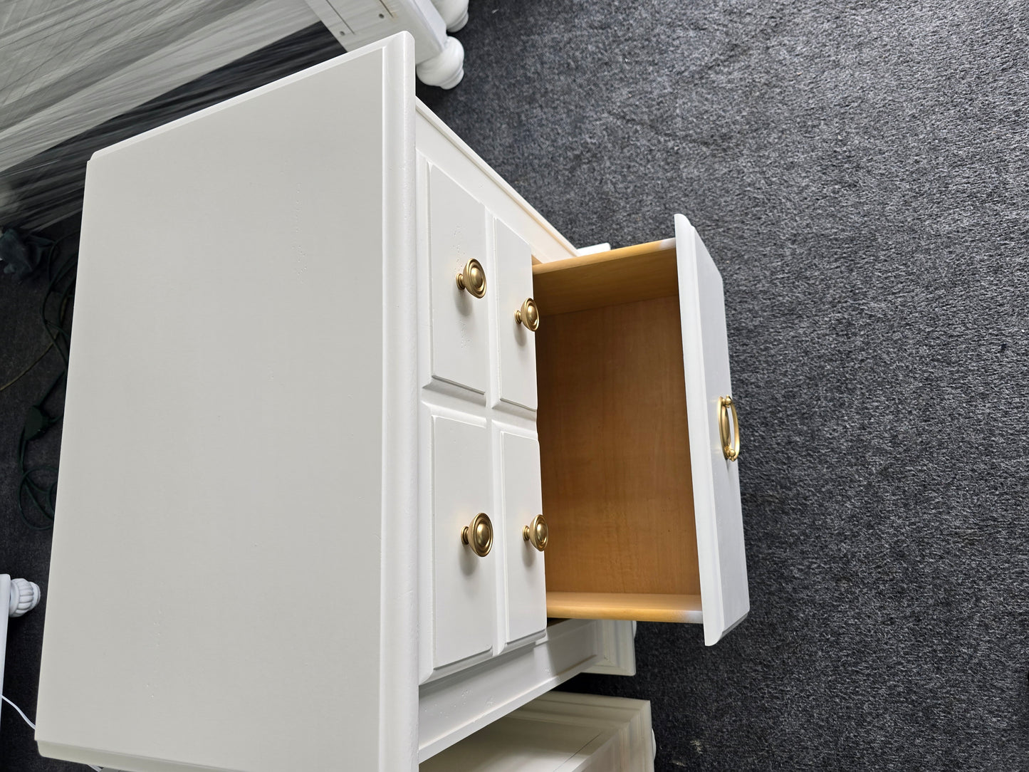 Broyhill off white pair of nightstands