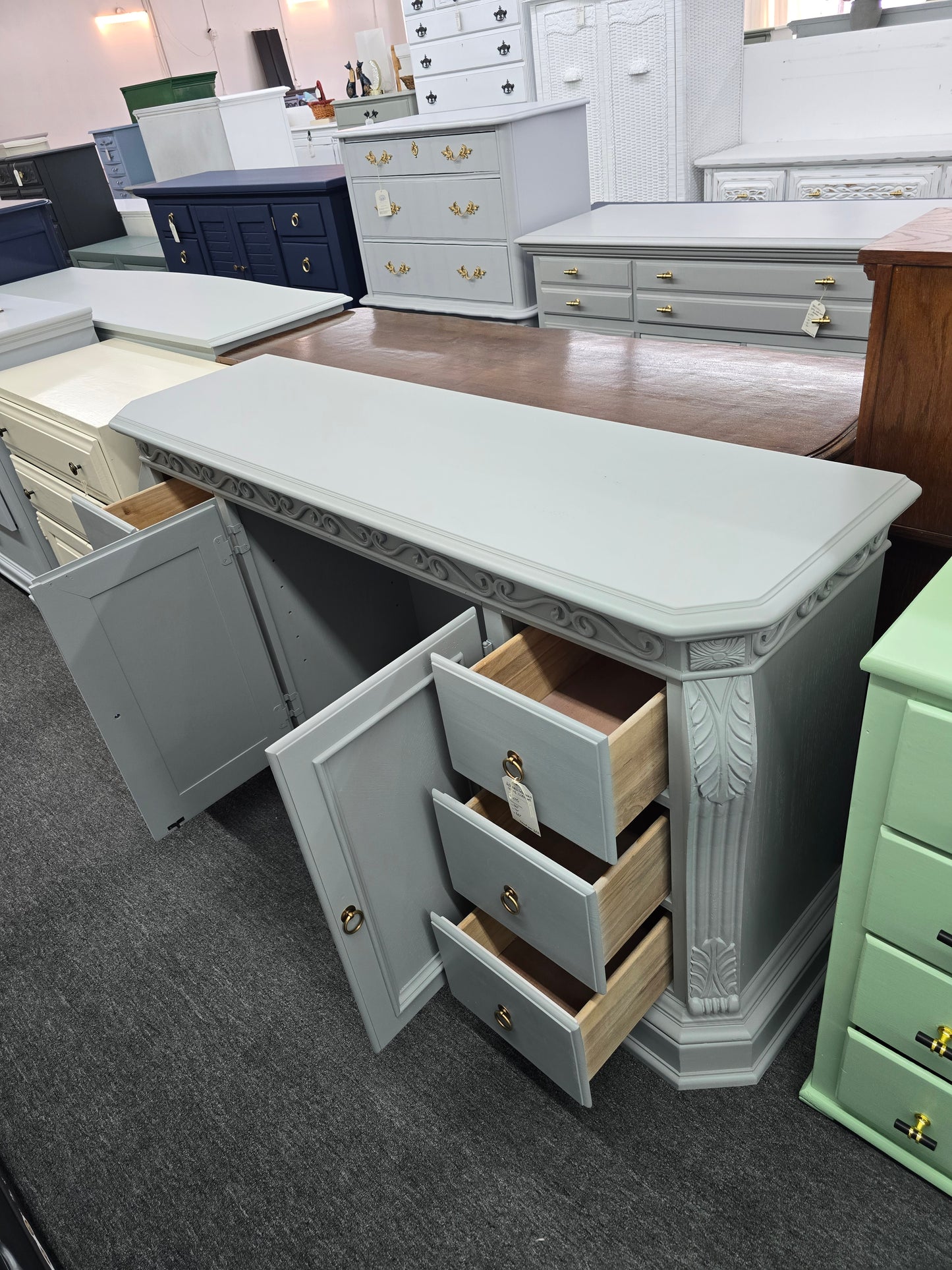 Gray 2 doors / 6 drawers cabinet