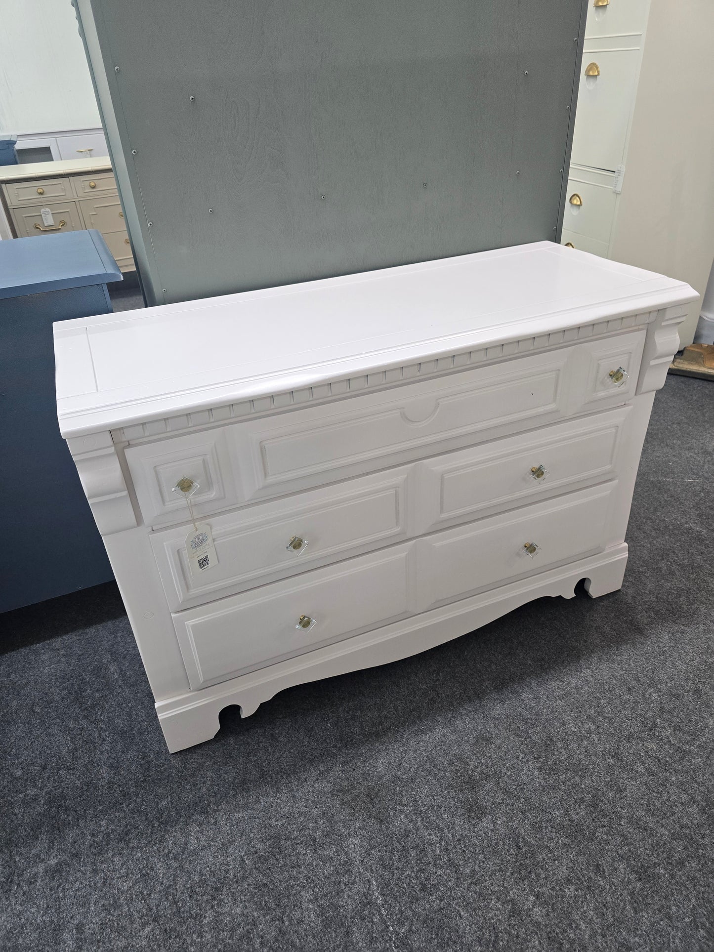Vintage pale pink 3 drawers dresser