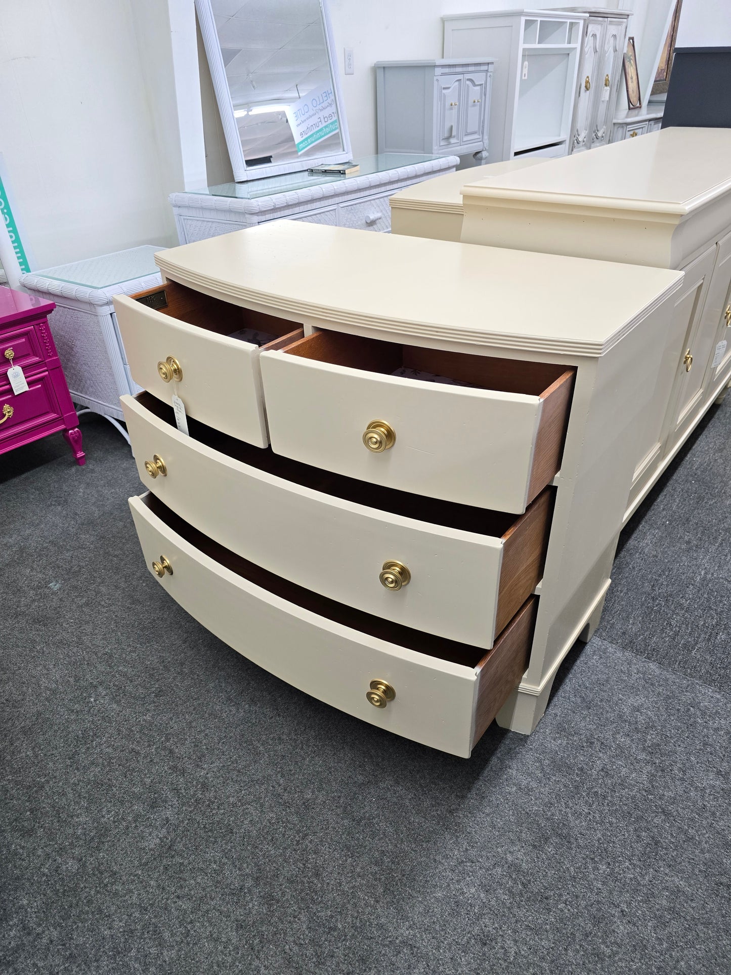 Lexington beige 4 drawers dresser