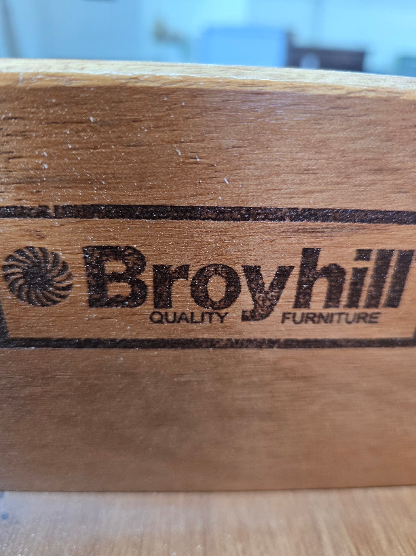 Broyhill off white chest of drawers