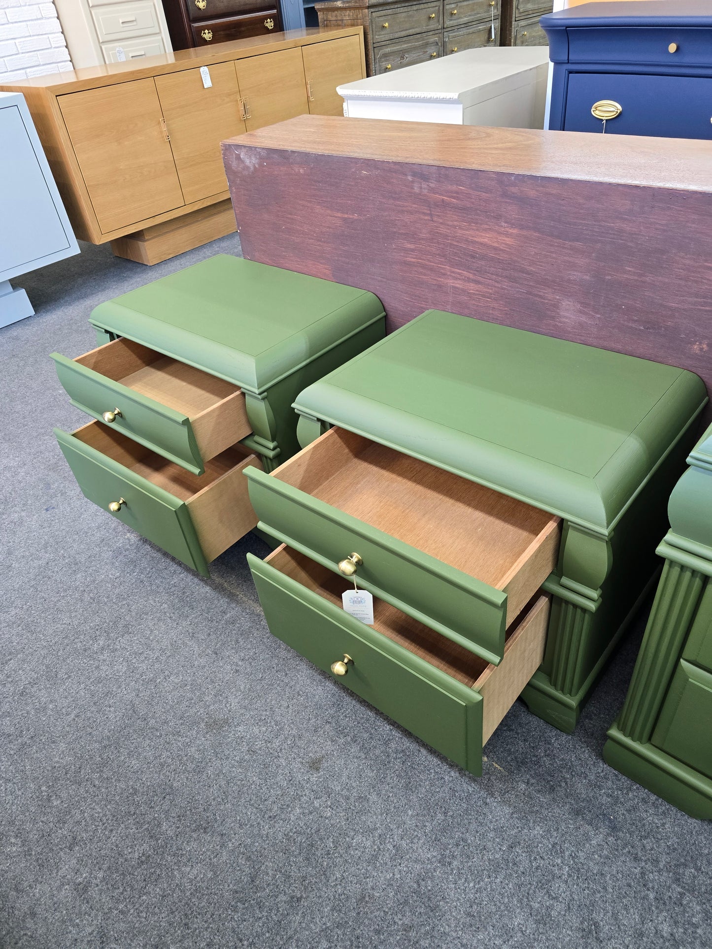 Green pair of nightstands