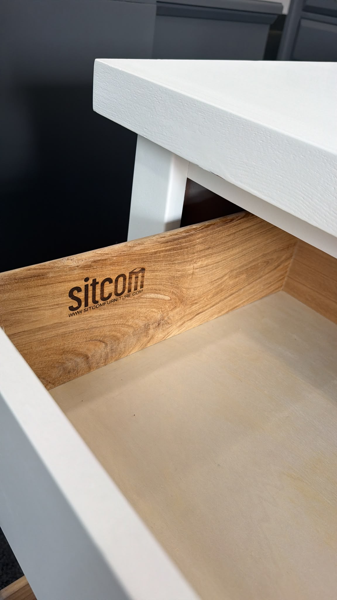 6 drawers Sitcom white dresser