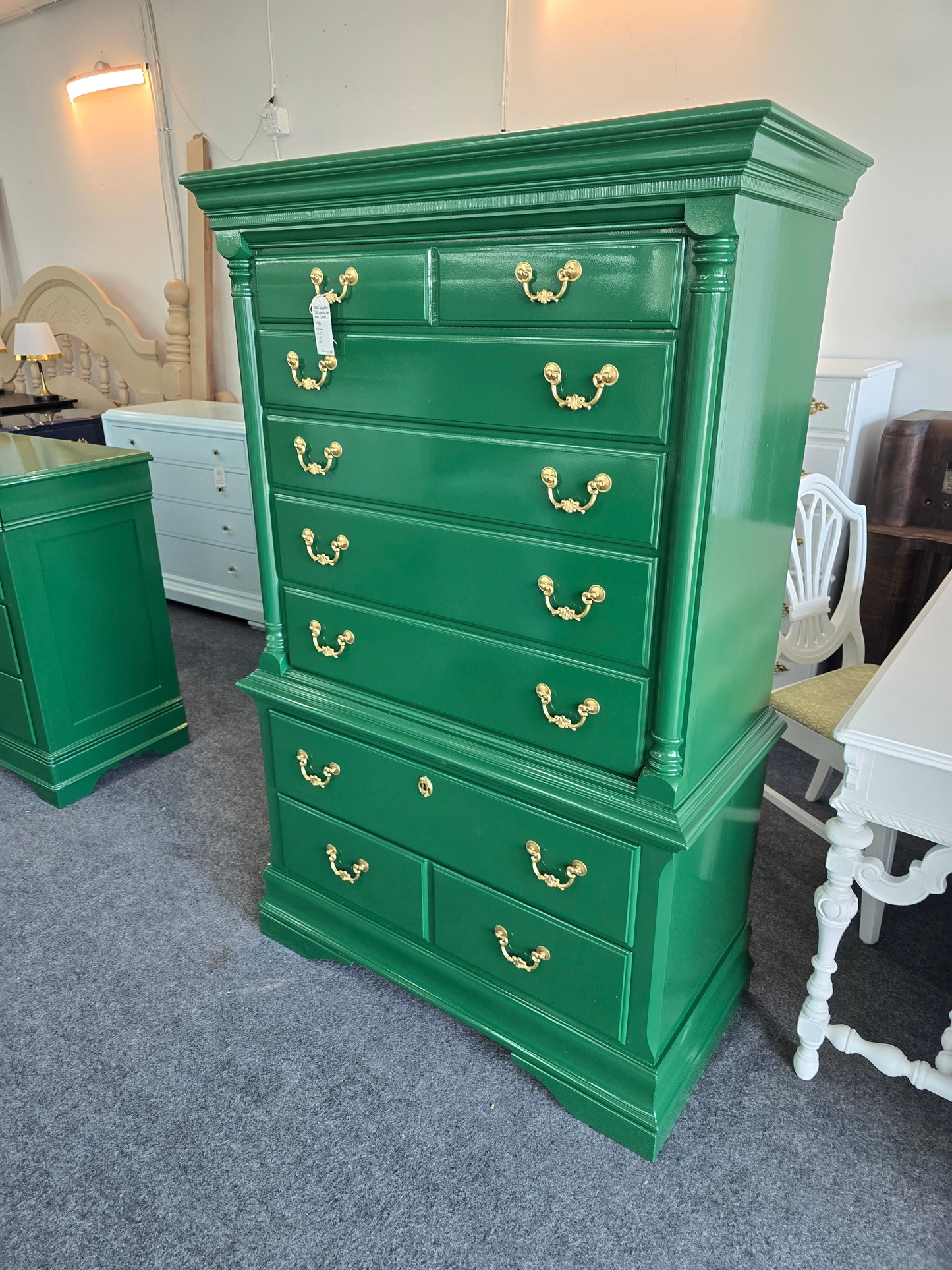 Green lacquer solid wood chest