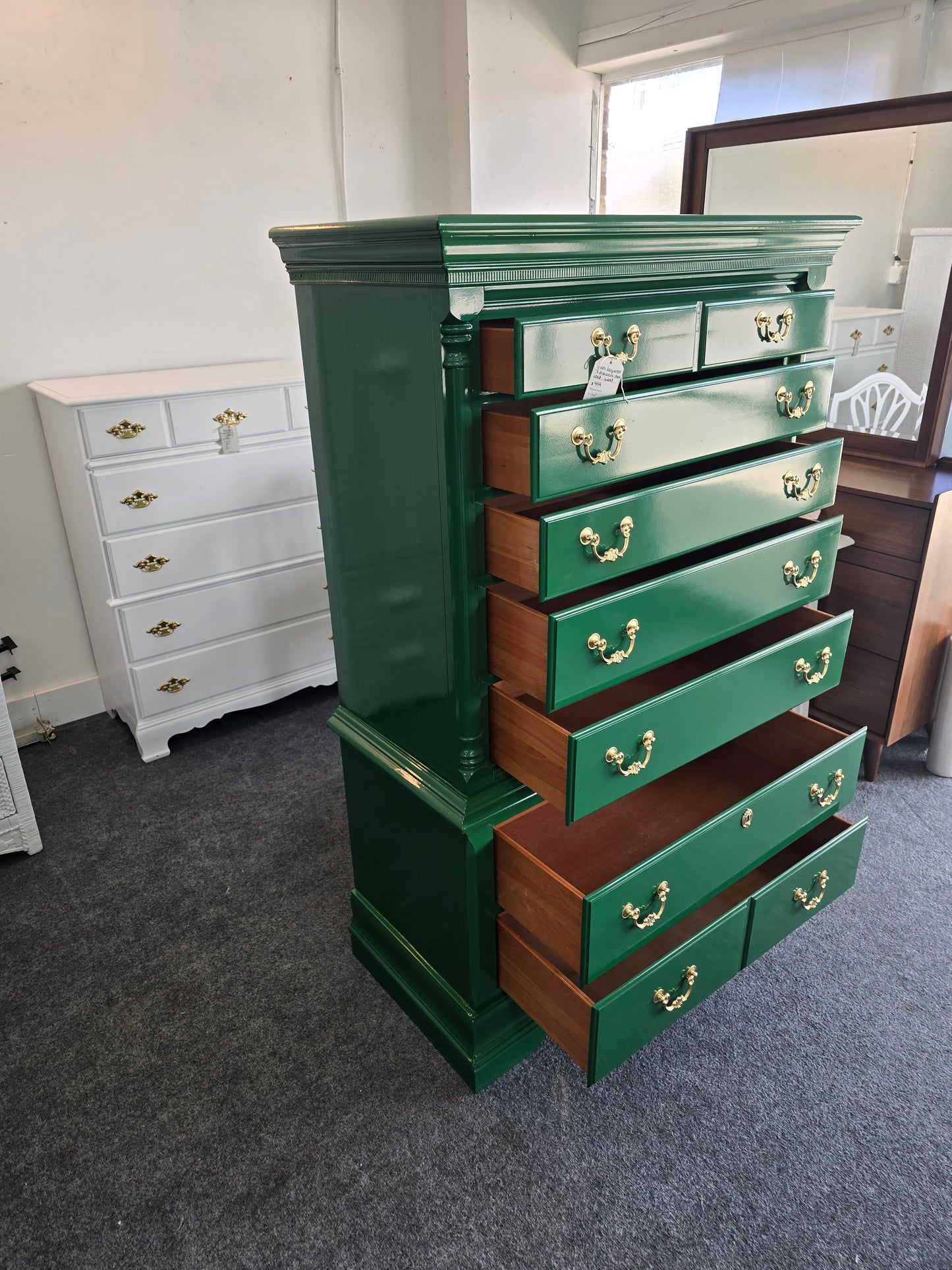 Green lacquer solid wood chest