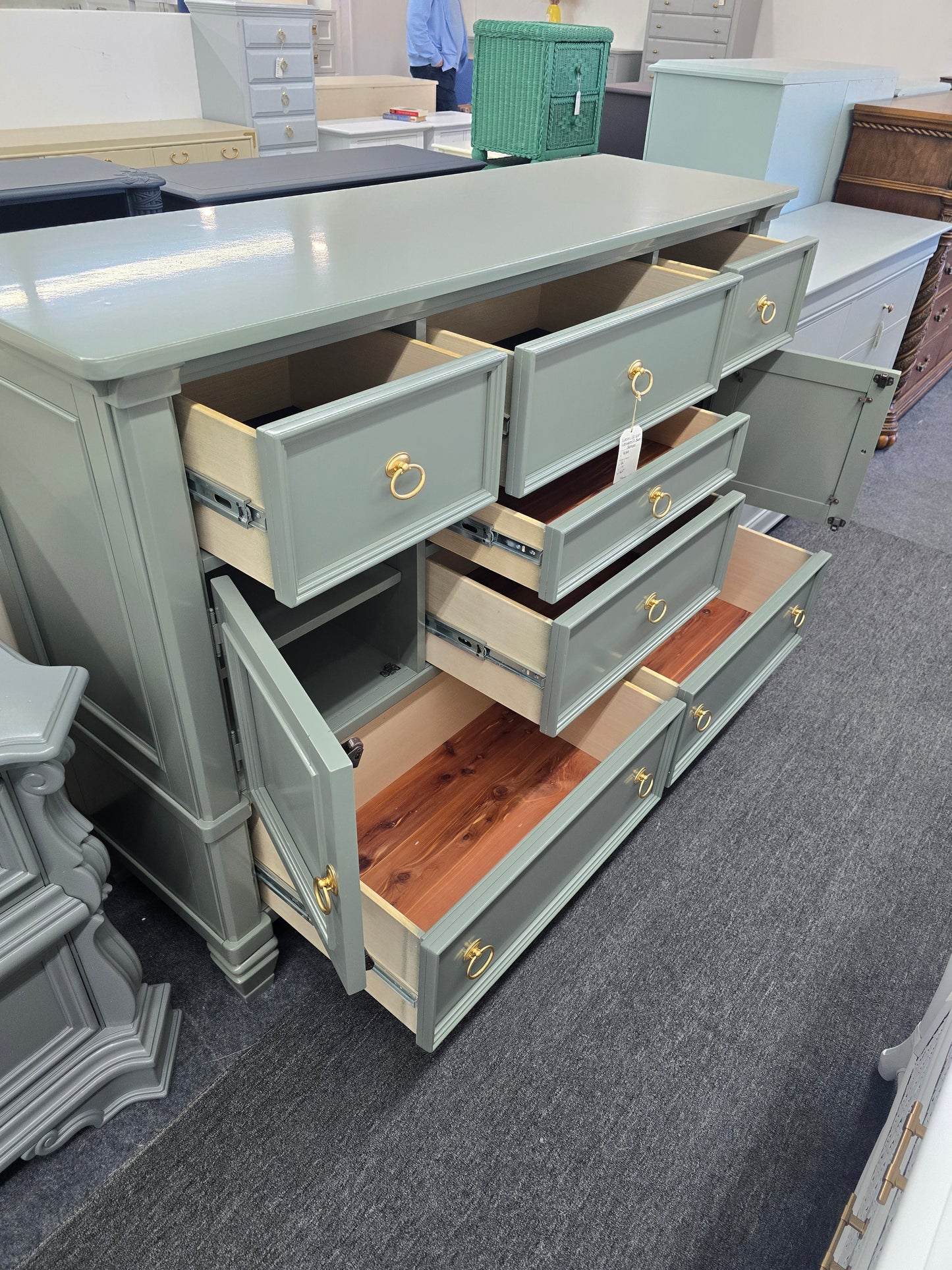 Green lacquered 7 drawers 2 doors dresser